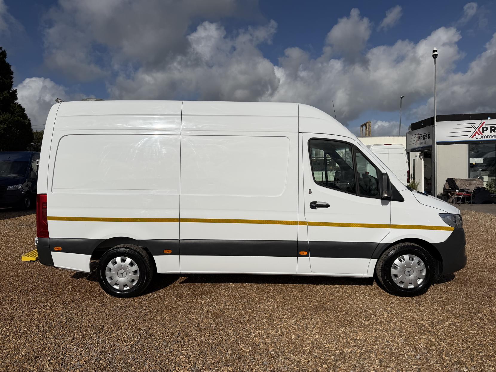 2021 Mercedes-Benz Sprinter 2.1 316 CDI Progressive Panel Van 5dr Diesel Manual RWD L2 H2 Euro 6 (s/s) (163 ps) - Thumbnail 12