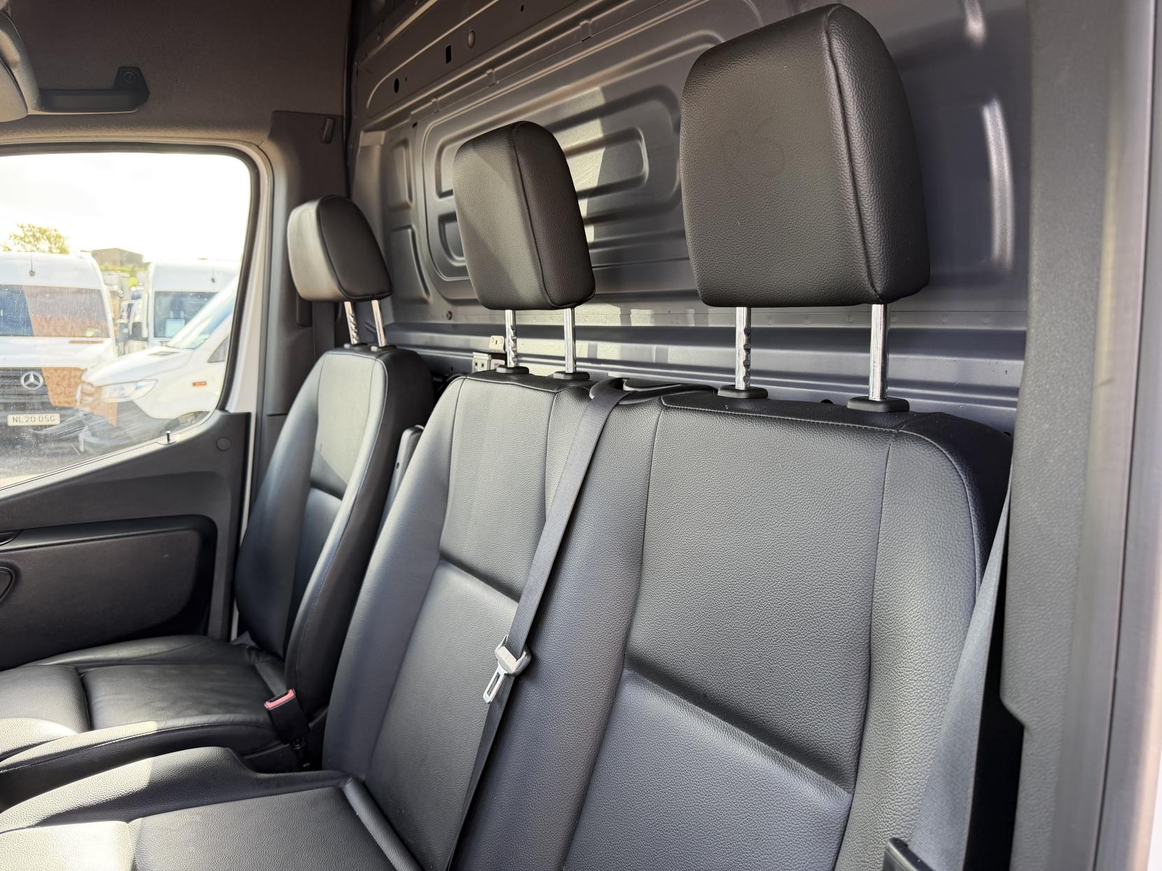 2021 Mercedes-Benz Sprinter 2.1 316 CDI Progressive Panel Van 5dr Diesel Manual RWD L2 H2 Euro 6 (s/s) (163 ps) - Thumbnail 33