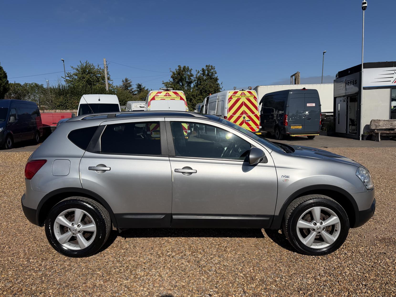 2010 Nissan Qashqai 1.6 n-tec Hatchback 5dr Petrol Manual 2WD (159 g/km, 113 bhp) - Thumbnail 11