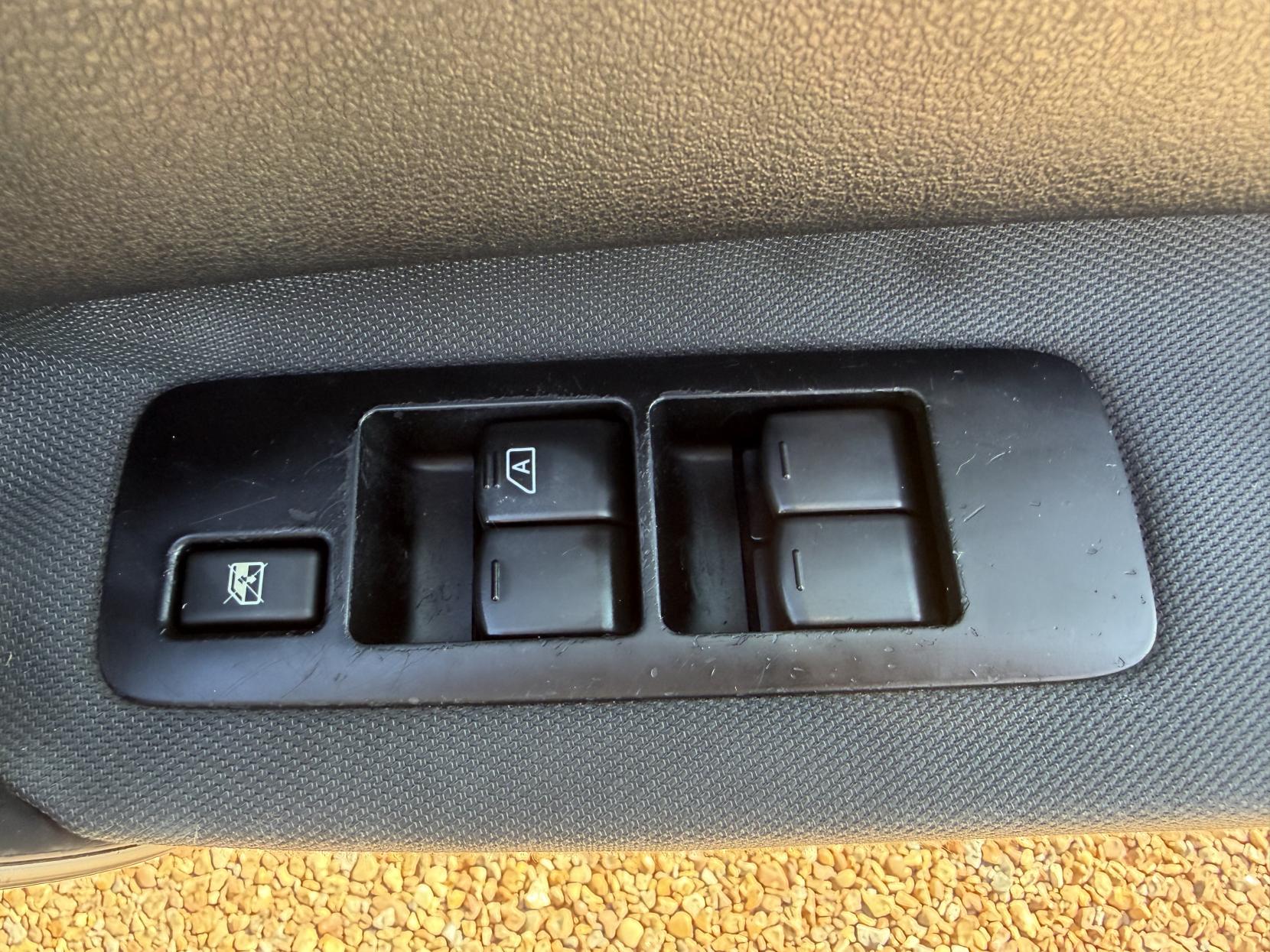 2010 Nissan Qashqai 1.6 n-tec Hatchback 5dr Petrol Manual 2WD (159 g/km, 113 bhp) - Thumbnail 25