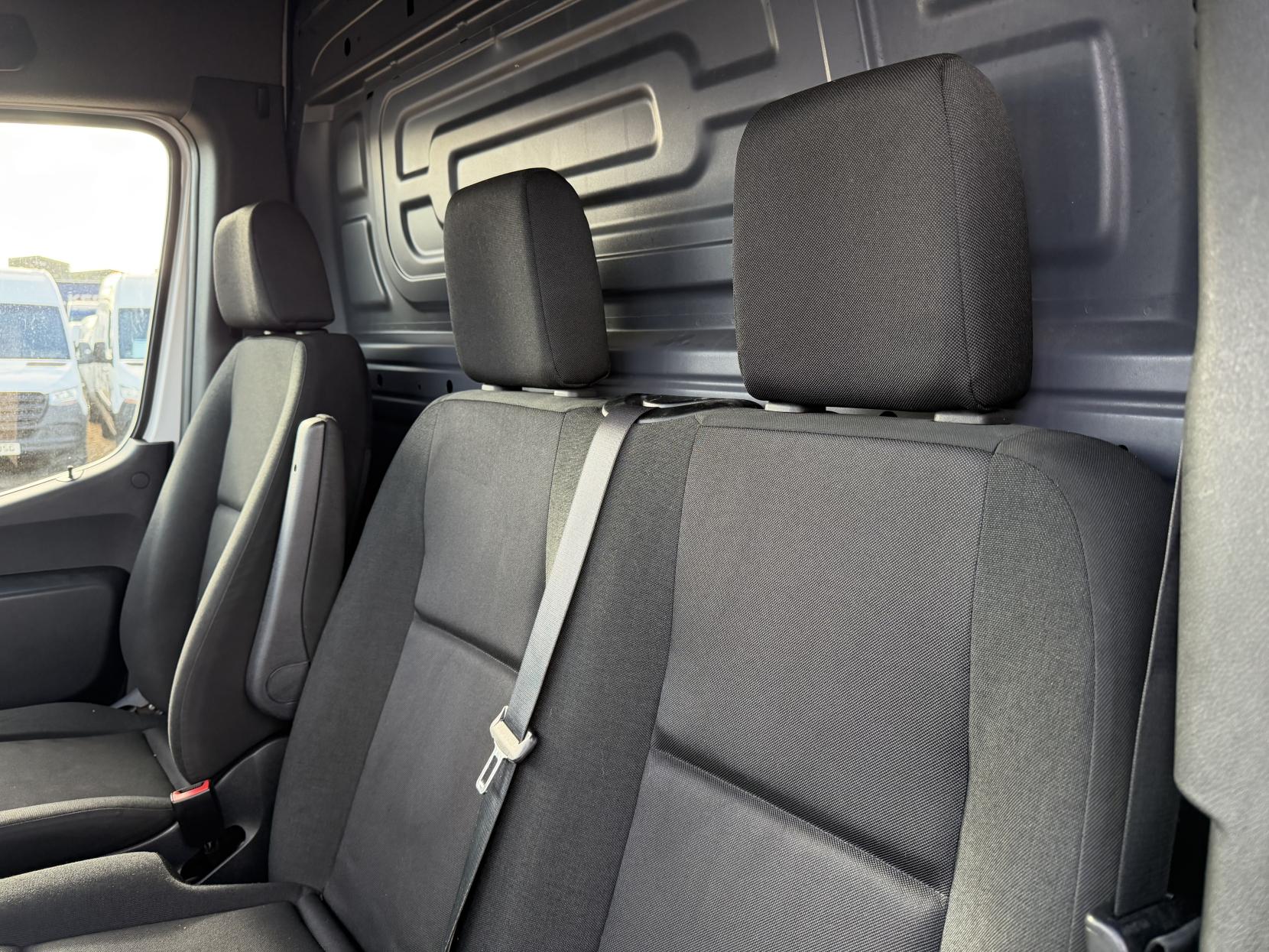 2021 Mercedes-Benz Sprinter 2.0 315 CDI Progressive Panel Van 5dr Diesel Manual RWD L3 H2 Euro 6 (s/s) (150 ps) - Thumbnail 30