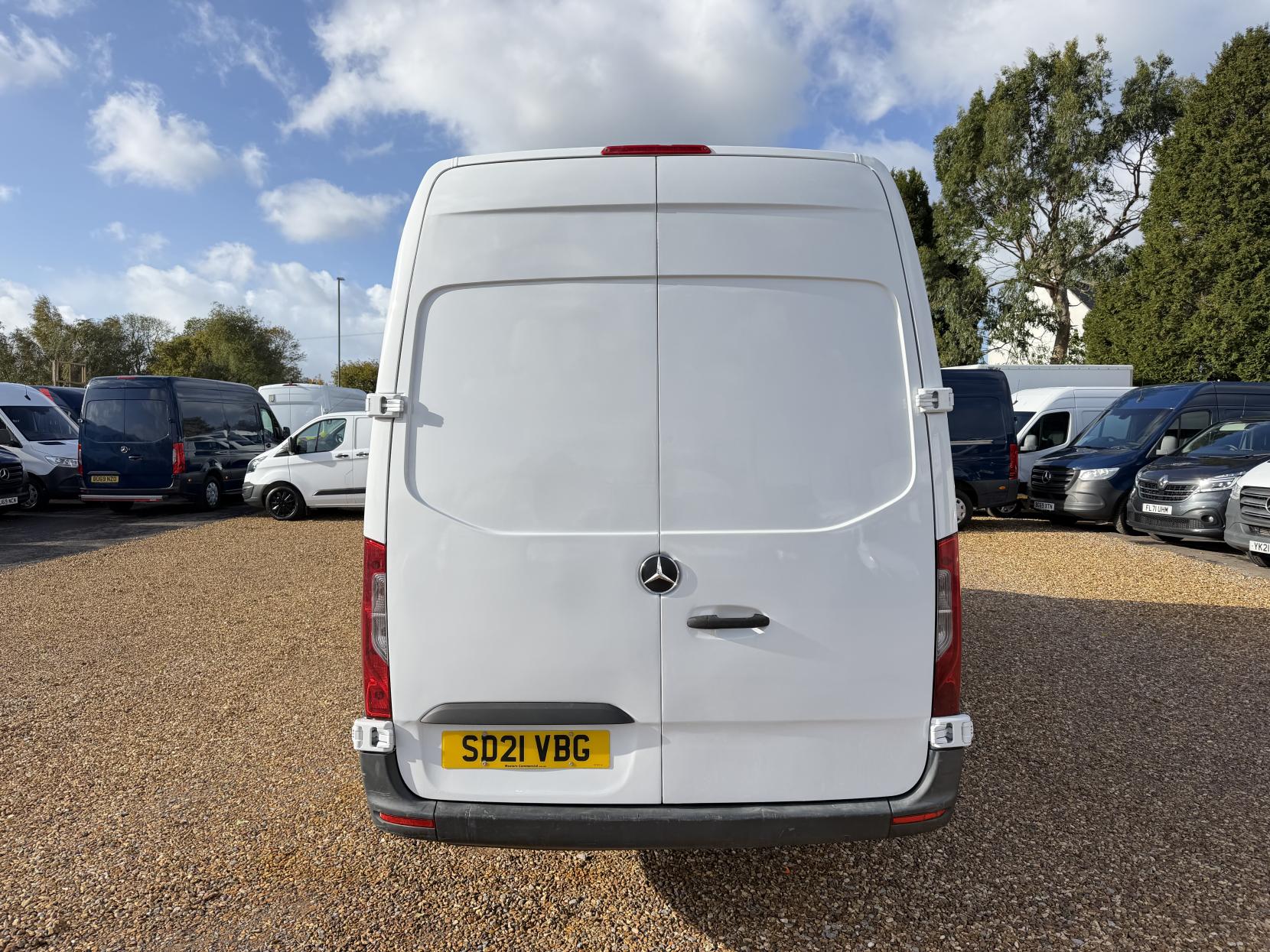2021 Mercedes-Benz Sprinter 2.0 315 CDI Progressive Panel Van 5dr Diesel Manual RWD L3 H2 Euro 6 (s/s) (150 ps) - Thumbnail 10