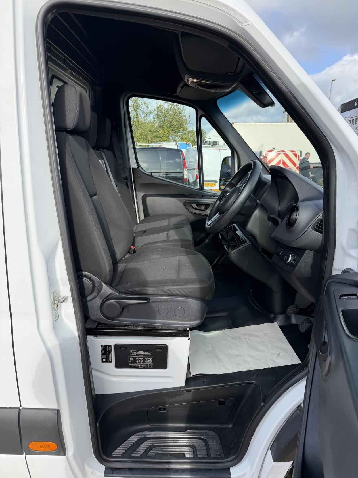 2021 Mercedes-Benz Sprinter 2.0 315 CDI Progressive Panel Van 5dr Diesel Manual RWD L3 H2 Euro 6 (s/s) (150 ps) - Thumbnail 14