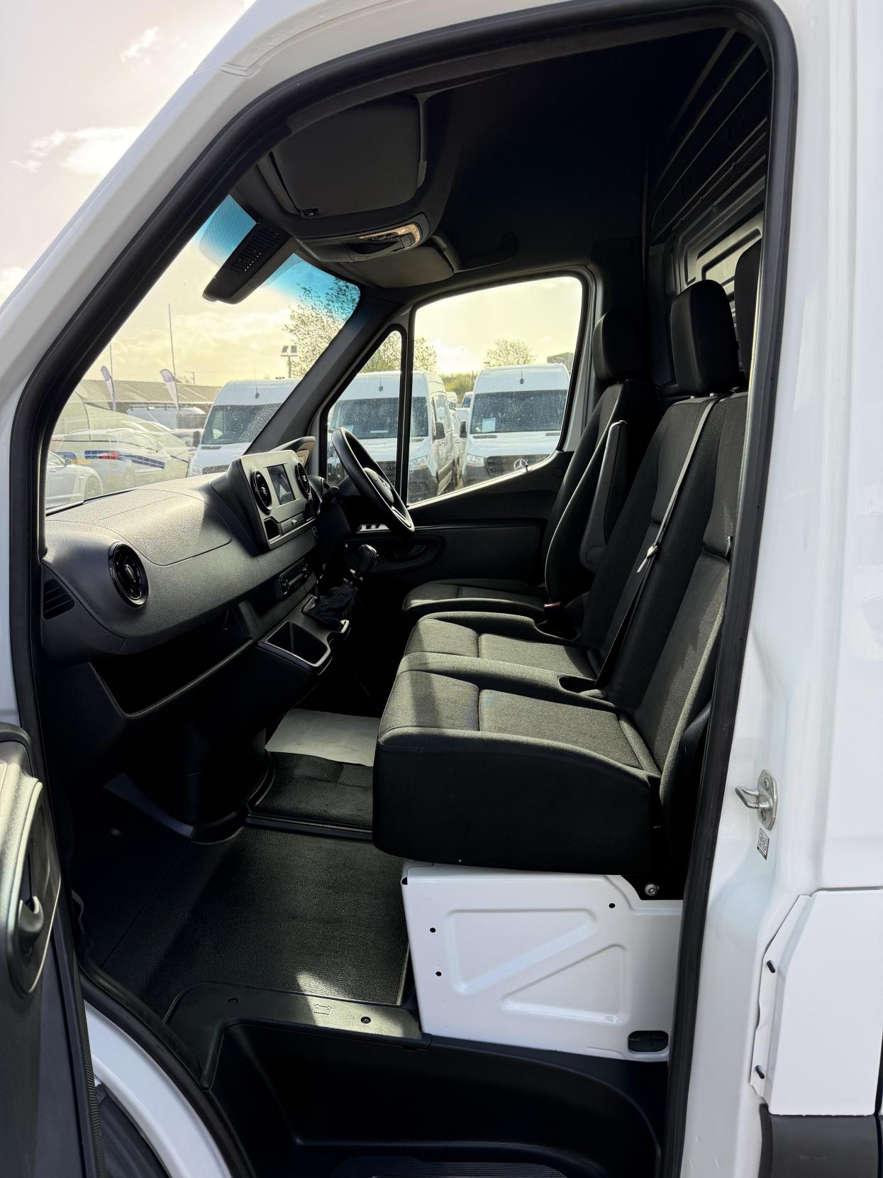 2021 Mercedes-Benz Sprinter 2.0 315 CDI Progressive Panel Van 5dr Diesel Manual RWD L3 H2 Euro 6 (s/s) (150 ps) - Thumbnail 29