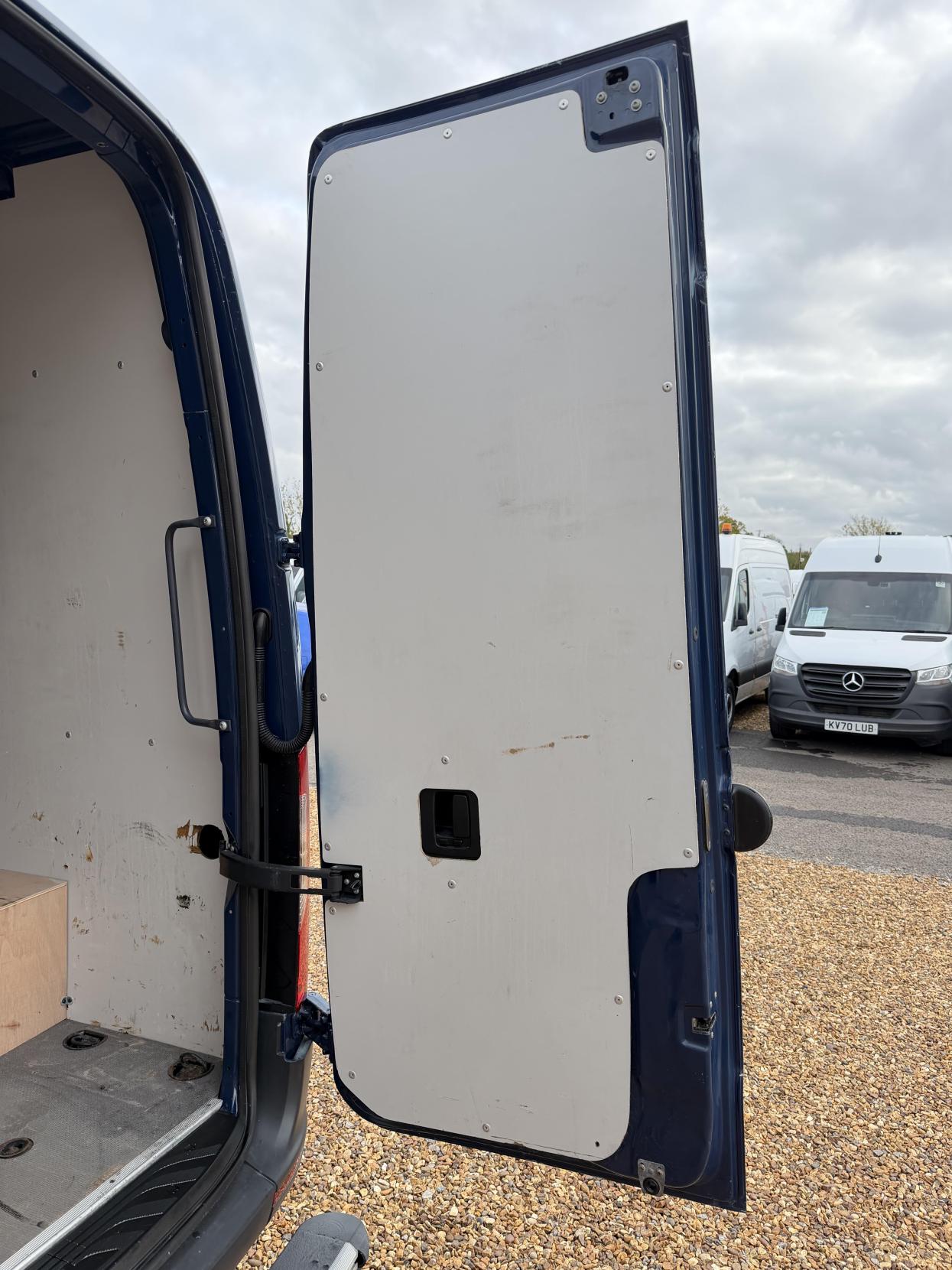 2020 Mercedes-Benz Sprinter 2.1 316 CDI Panel Van 5dr Diesel Manual RWD L2 H2 Euro 6 (163 ps) - Thumbnail 45