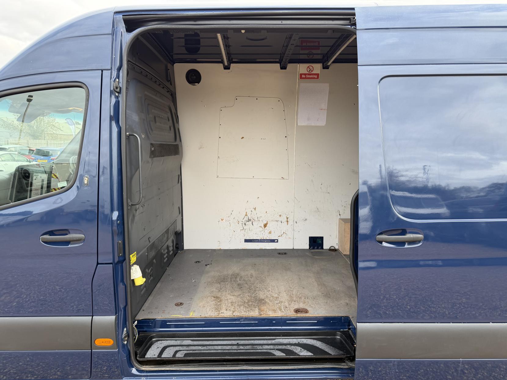 2020 Mercedes-Benz Sprinter 2.1 316 CDI Panel Van 5dr Diesel Manual RWD L2 H2 Euro 6 (163 ps) - Thumbnail 32