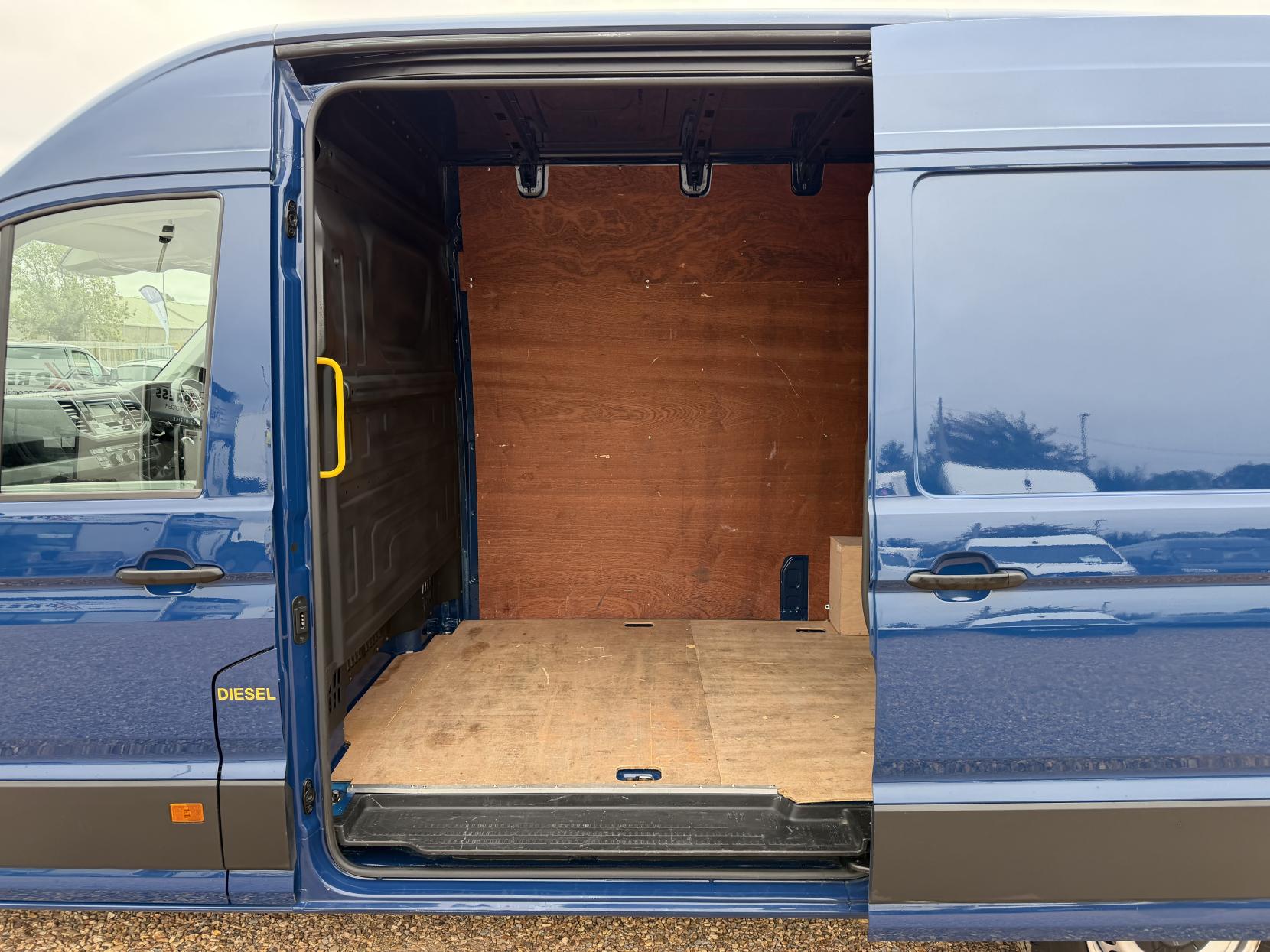 2022 Volkswagen Crafter 2.0 TDI CR35 Startline Panel Van 5dr Diesel Manual FWD MWB High Roof Euro 6 (s/s) (140 ps) - Thumbnail 32