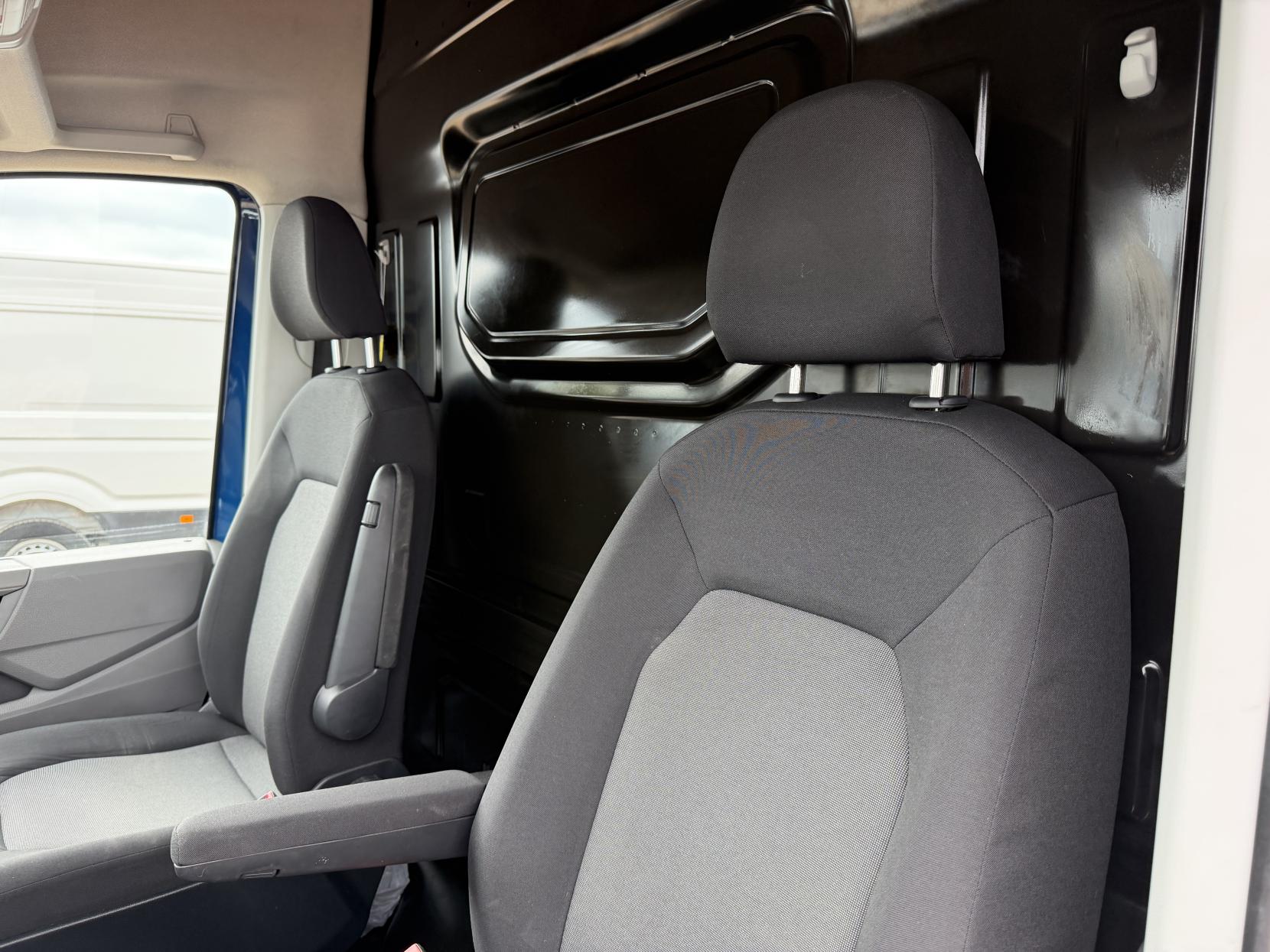 2022 Volkswagen Crafter 2.0 TDI CR35 Startline Panel Van 5dr Diesel Manual FWD MWB High Roof Euro 6 (s/s) (140 ps) - Thumbnail 31
