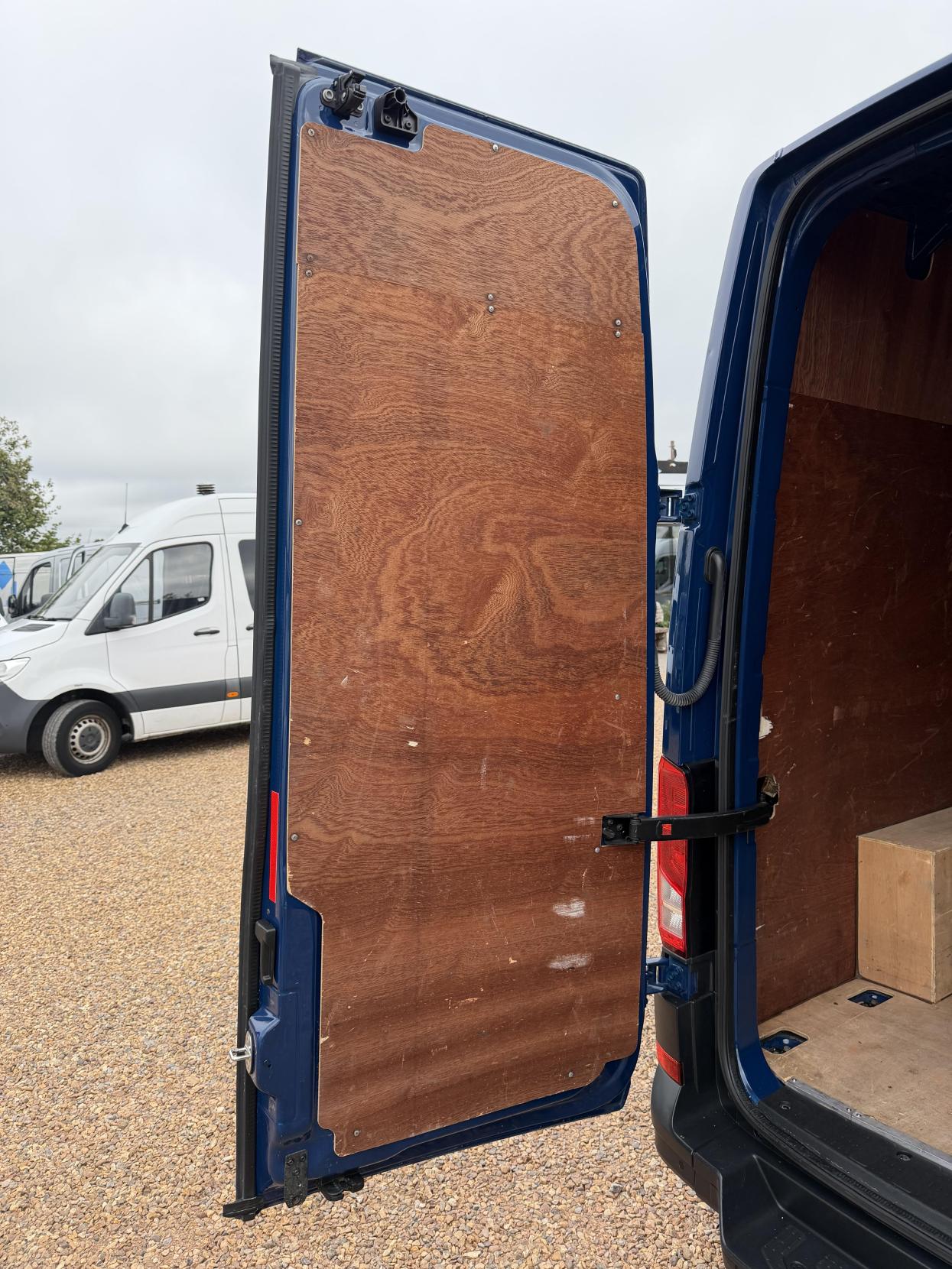 2022 Volkswagen Crafter 2.0 TDI CR35 Startline Panel Van 5dr Diesel Manual FWD MWB High Roof Euro 6 (s/s) (140 ps) - Thumbnail 39