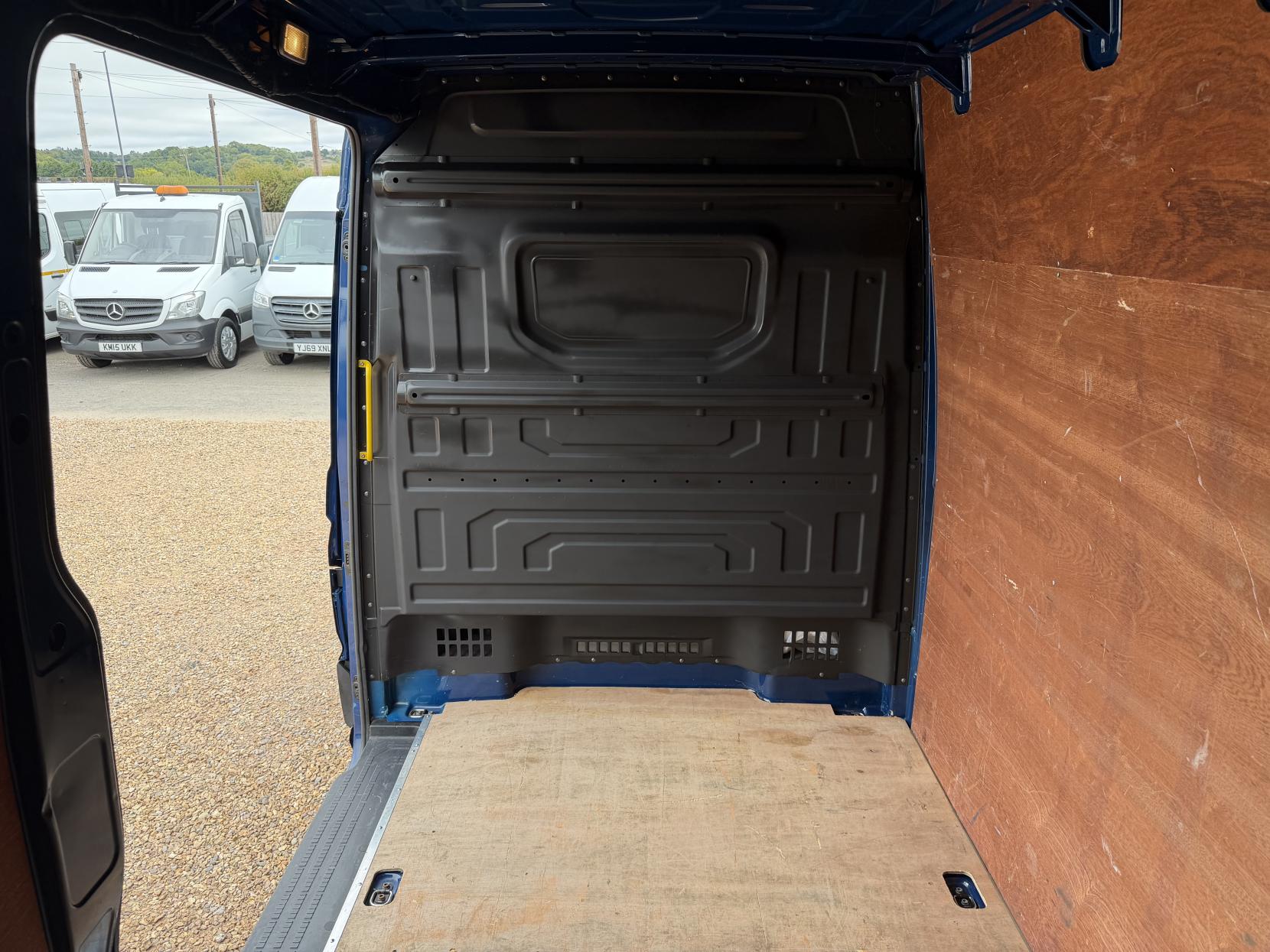 2022 Volkswagen Crafter 2.0 TDI CR35 Startline Panel Van 5dr Diesel Manual FWD MWB High Roof Euro 6 (s/s) (140 ps) - Thumbnail 37