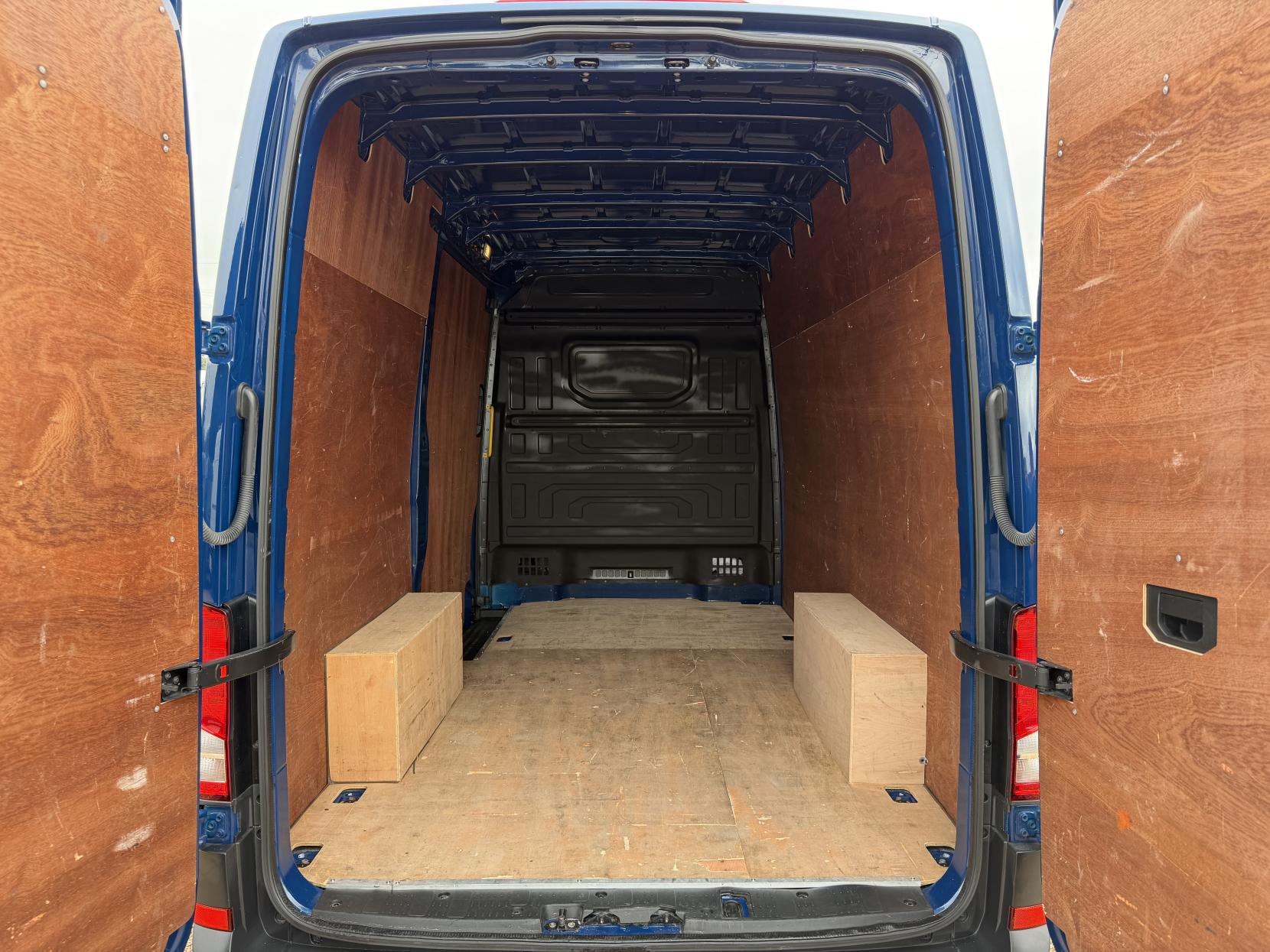 2022 Volkswagen Crafter 2.0 TDI CR35 Startline Panel Van 5dr Diesel Manual FWD MWB High Roof Euro 6 (s/s) (140 ps) - Thumbnail 41