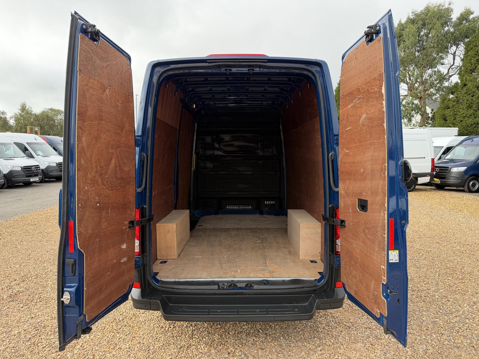 2022 Volkswagen Crafter 2.0 TDI CR35 Startline Panel Van 5dr Diesel Manual FWD MWB High Roof Euro 6 (s/s) (140 ps) - Thumbnail 3