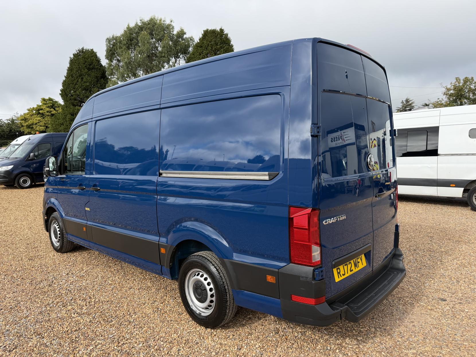 2022 Volkswagen Crafter 2.0 TDI CR35 Startline Panel Van 5dr Diesel Manual FWD MWB High Roof Euro 6 (s/s) (140 ps) - Thumbnail 9
