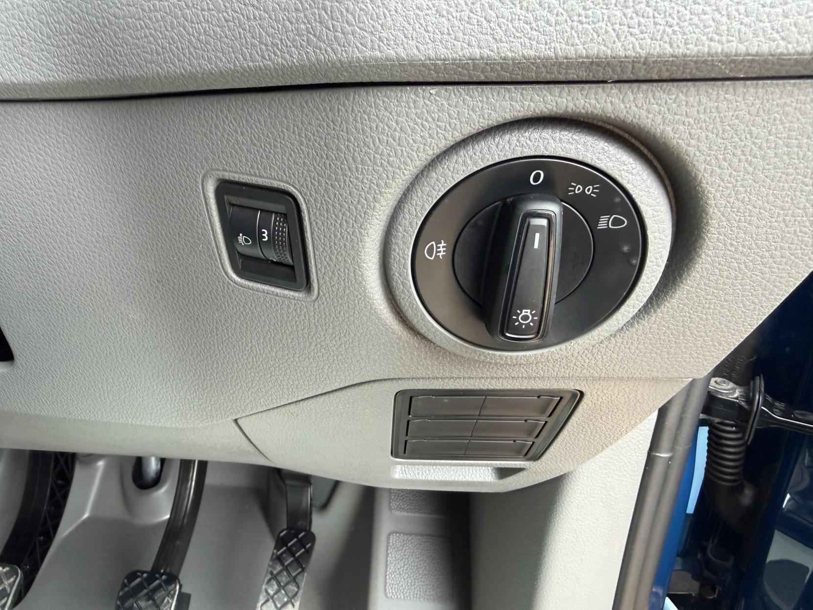 2022 Volkswagen Crafter 2.0 TDI CR35 Startline Panel Van 5dr Diesel Manual FWD MWB High Roof Euro 6 (s/s) (140 ps) - Thumbnail 28
