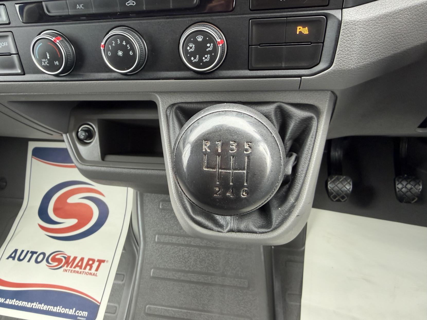 2022 Volkswagen Crafter 2.0 TDI CR35 Startline Panel Van 5dr Diesel Manual FWD MWB High Roof Euro 6 (s/s) (140 ps) - Thumbnail 26