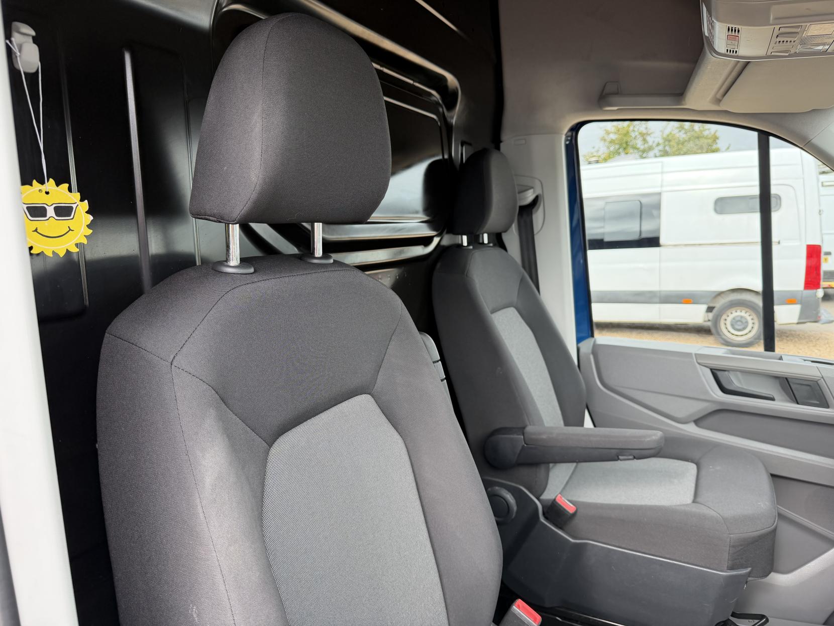 2022 Volkswagen Crafter 2.0 TDI CR35 Startline Panel Van 5dr Diesel Manual FWD MWB High Roof Euro 6 (s/s) (140 ps) - Thumbnail 15