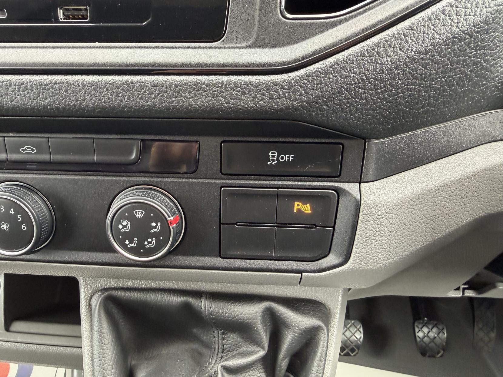 2022 Volkswagen Crafter 2.0 TDI CR35 Startline Panel Van 5dr Diesel Manual FWD MWB High Roof Euro 6 (s/s) (140 ps) - Thumbnail 24