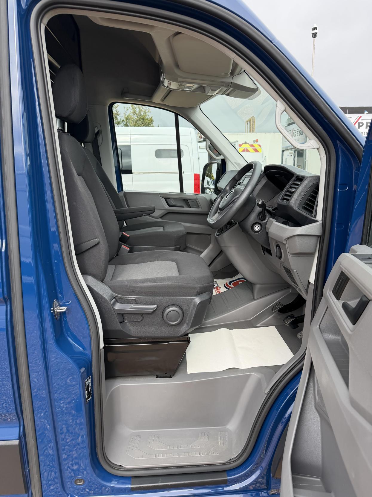 2022 Volkswagen Crafter 2.0 TDI CR35 Startline Panel Van 5dr Diesel Manual FWD MWB High Roof Euro 6 (s/s) (140 ps) - Thumbnail 14