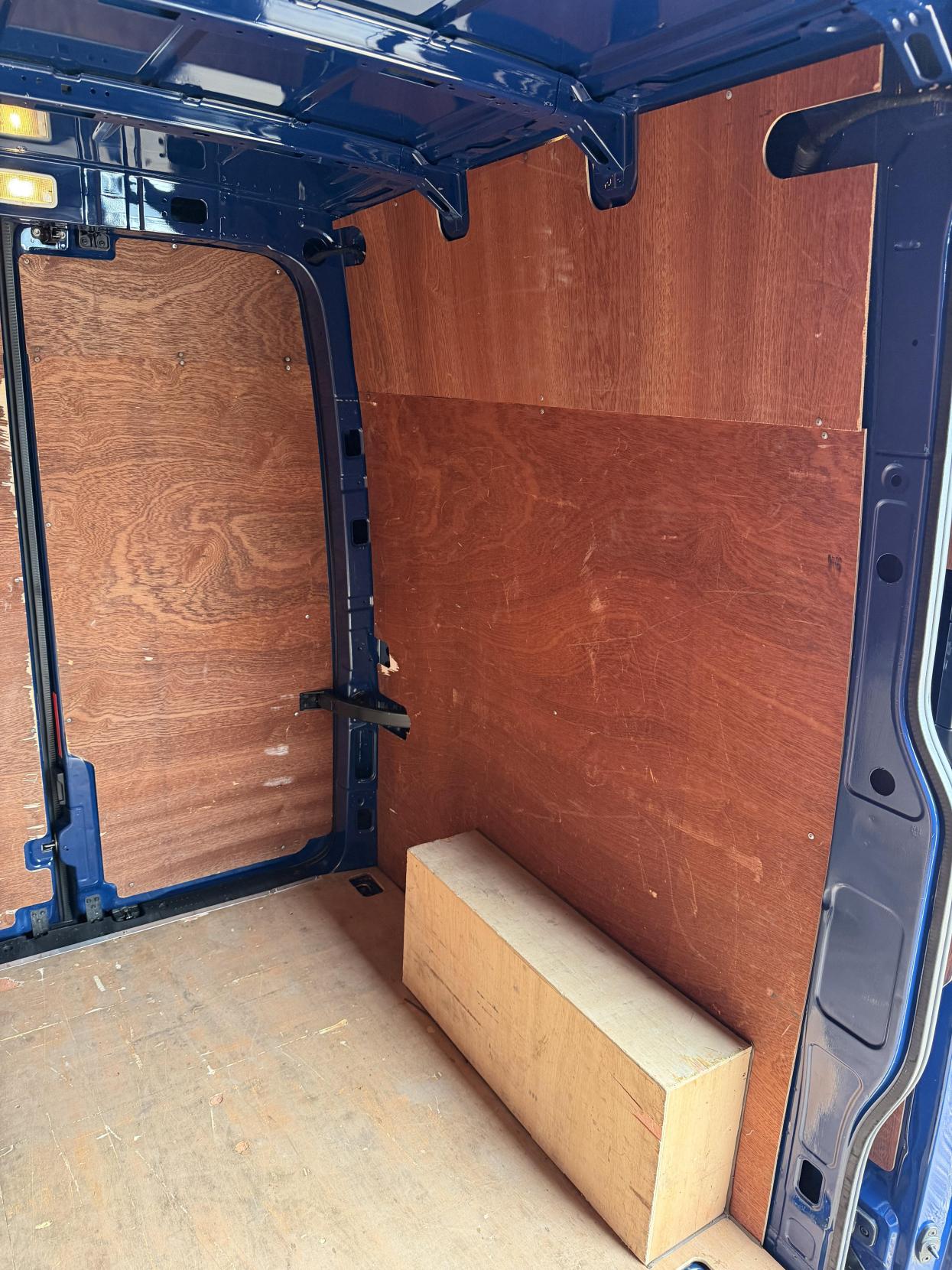 2022 Volkswagen Crafter 2.0 TDI CR35 Startline Panel Van 5dr Diesel Manual FWD MWB High Roof Euro 6 (s/s) (140 ps) - Thumbnail 38