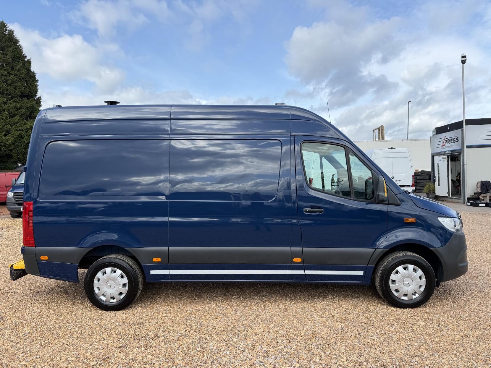 2019 Mercedes-Benz Sprinter 2.1 314 CDI Panel Van 5dr Diesel Manual RWD L2 H2 Euro 6 (s/s) (143 ps) - Thumbnail 12