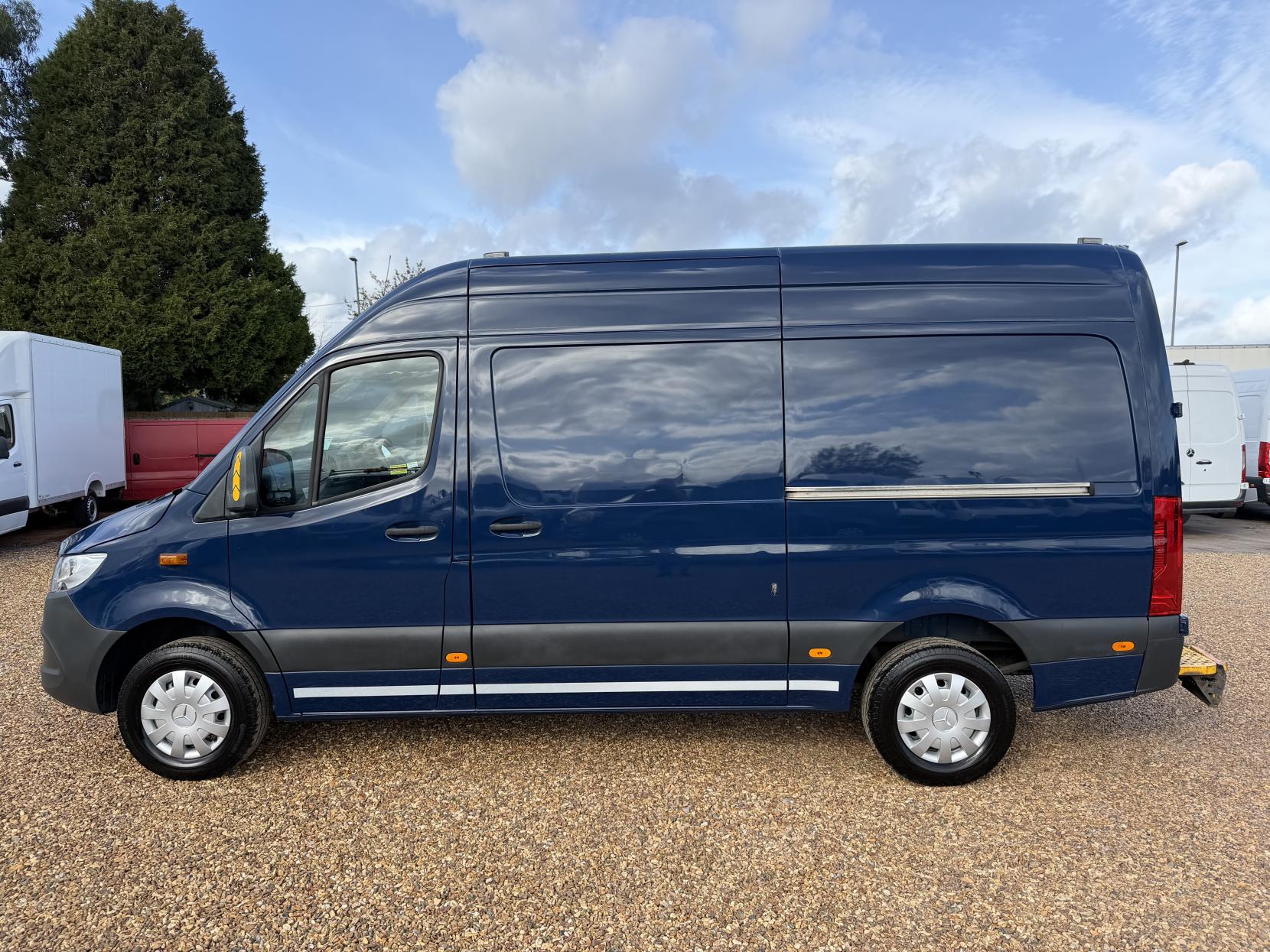 2019 Mercedes-Benz Sprinter 2.1 314 CDI Panel Van 5dr Diesel Manual RWD L2 H2 Euro 6 (s/s) (143 ps) - Thumbnail 8