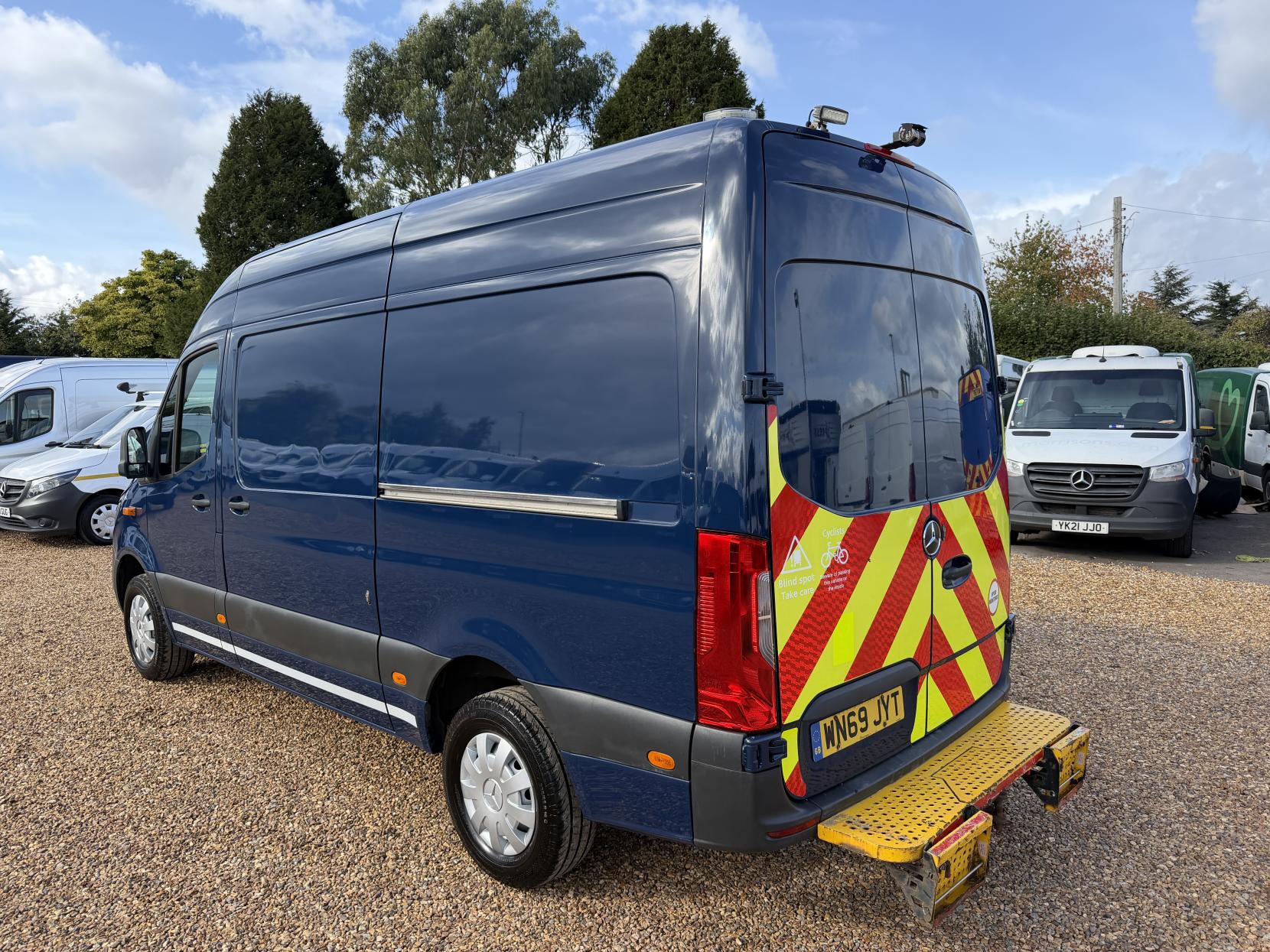 2019 Mercedes-Benz Sprinter 2.1 314 CDI Panel Van 5dr Diesel Manual RWD L2 H2 Euro 6 (s/s) (143 ps) - Thumbnail 9