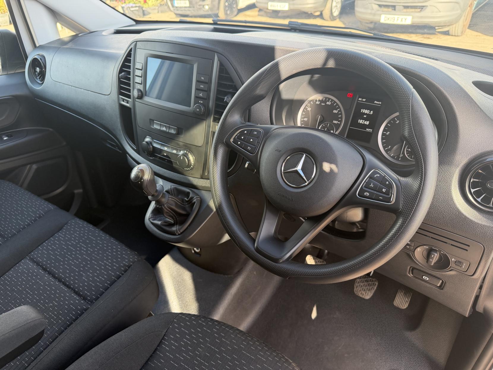 2021 Mercedes-Benz Vito 1.7 114 CDI Progressive Panel Van 5dr Diesel Manual FWD L2 Euro 6 (s/s) (LWB) (136 ps) - Thumbnail 2