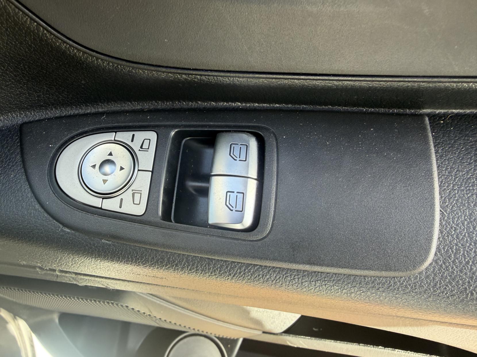 2021 Mercedes-Benz Vito 1.7 114 CDI Progressive Panel Van 5dr Diesel Manual FWD L2 Euro 6 (s/s) (LWB) (136 ps) - Thumbnail 23