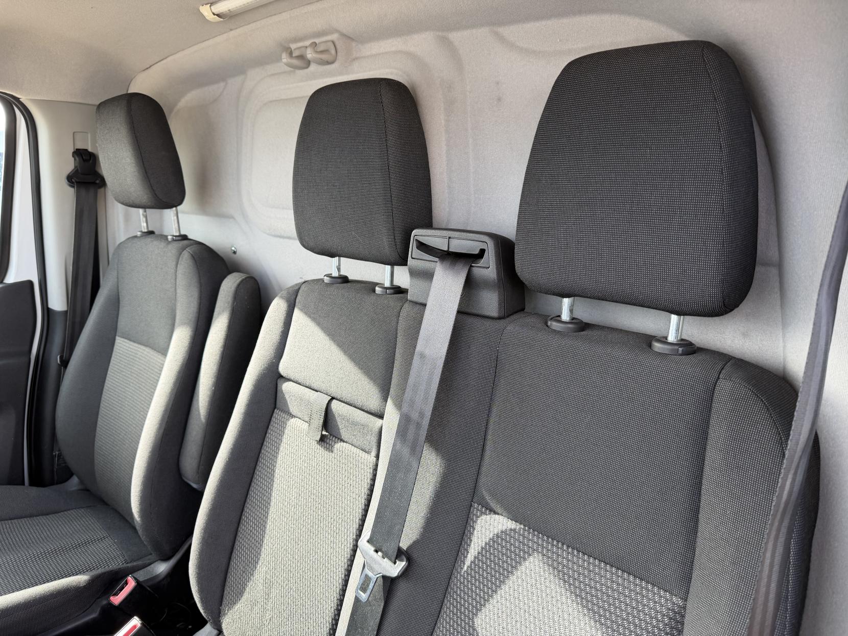 2016 Ford Transit Custom 2.2 TDCi 330 Panel Van 5dr Diesel Manual L1 H1 (192 g/km, 123 bhp) - Thumbnail 31