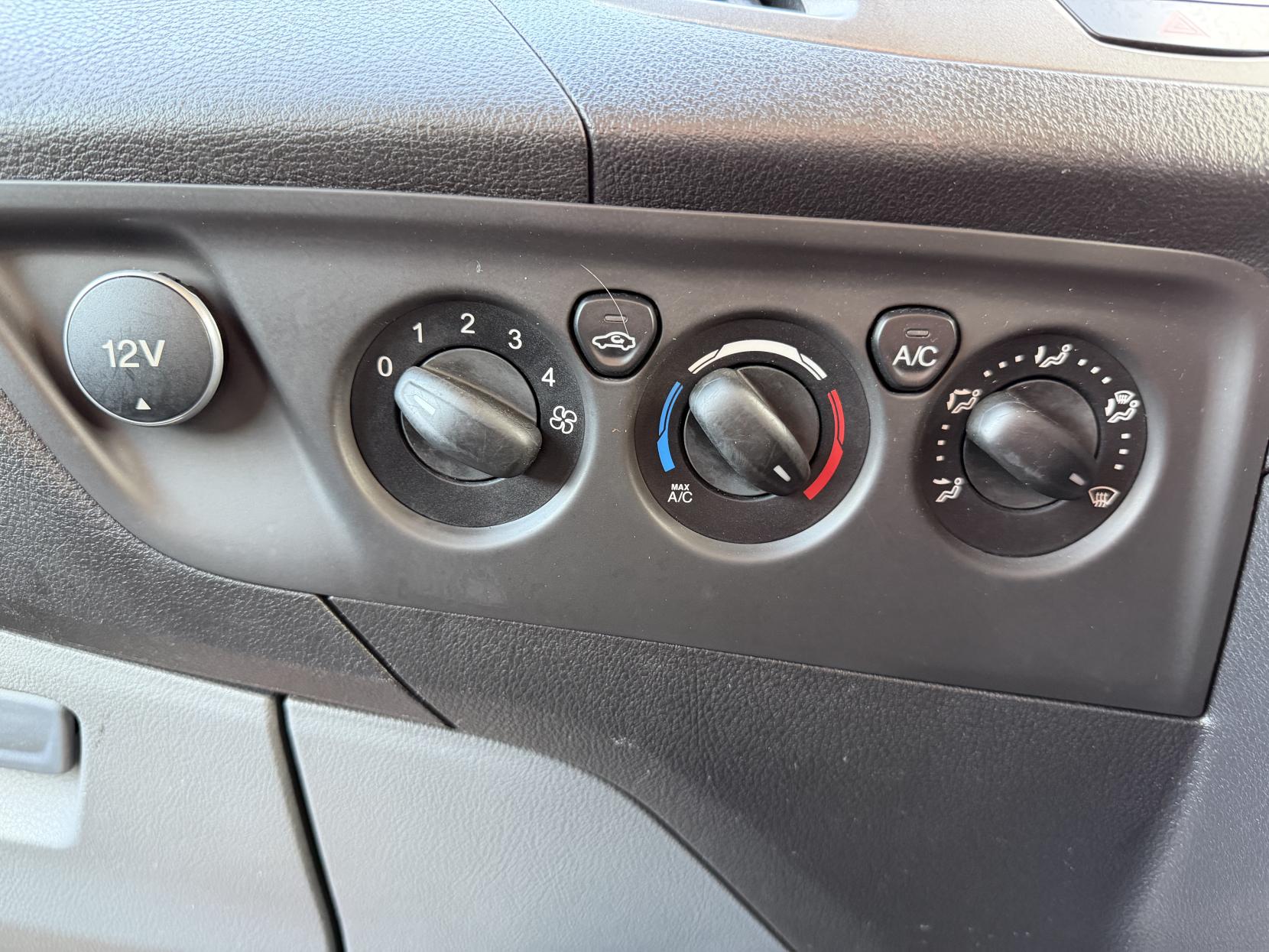2016 Ford Transit Custom 2.2 TDCi 330 Panel Van 5dr Diesel Manual L1 H1 (192 g/km, 123 bhp) - Thumbnail 27