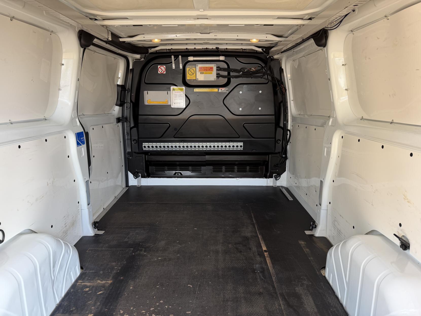 2016 Ford Transit Custom 2.2 TDCi 330 Panel Van 5dr Diesel Manual L1 H1 (192 g/km, 123 bhp) - Thumbnail 39