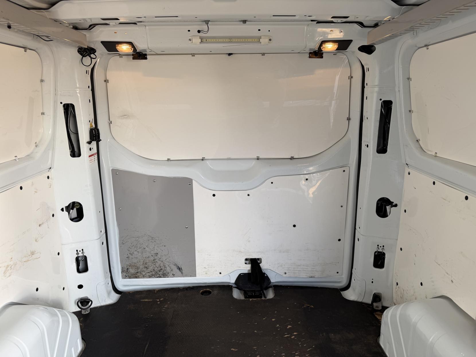 2016 Ford Transit Custom 2.2 TDCi 330 Panel Van 5dr Diesel Manual L1 H1 (192 g/km, 123 bhp) - Thumbnail 34