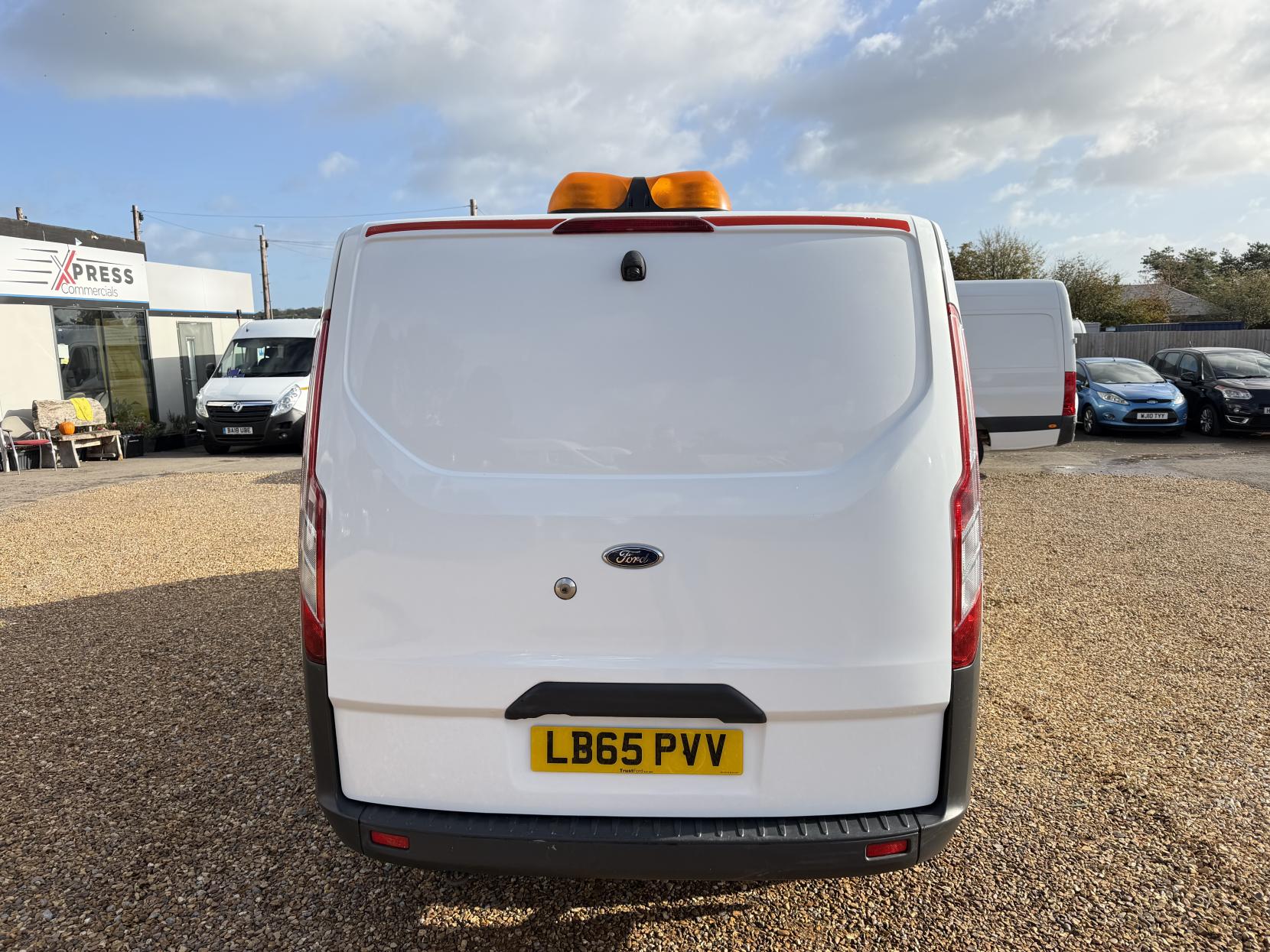 2016 Ford Transit Custom 2.2 TDCi 330 Panel Van 5dr Diesel Manual L1 H1 (192 g/km, 123 bhp) - Thumbnail 10