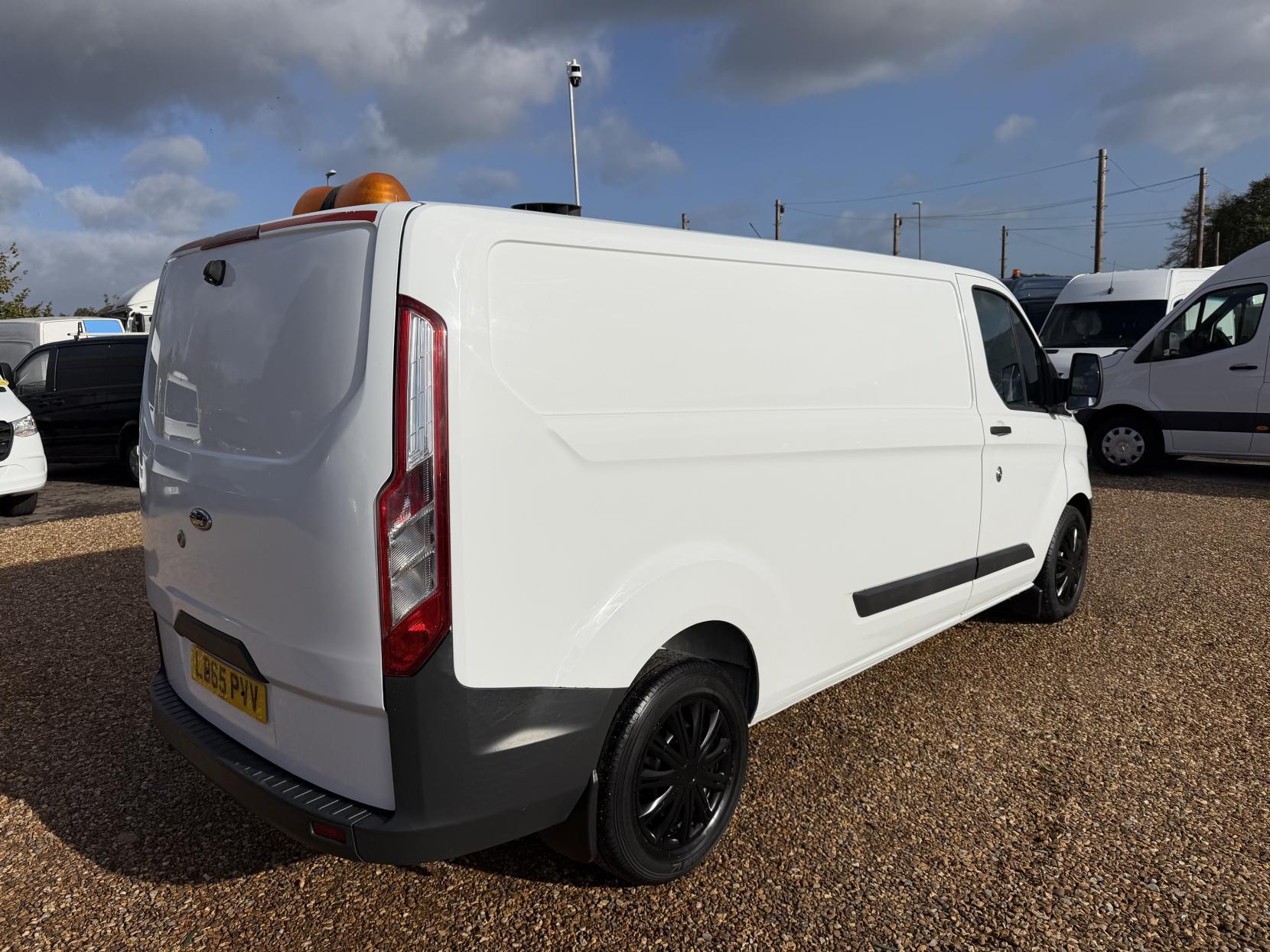 2016 Ford Transit Custom 2.2 TDCi 330 Panel Van 5dr Diesel Manual L1 H1 (192 g/km, 123 bhp) - Thumbnail 12