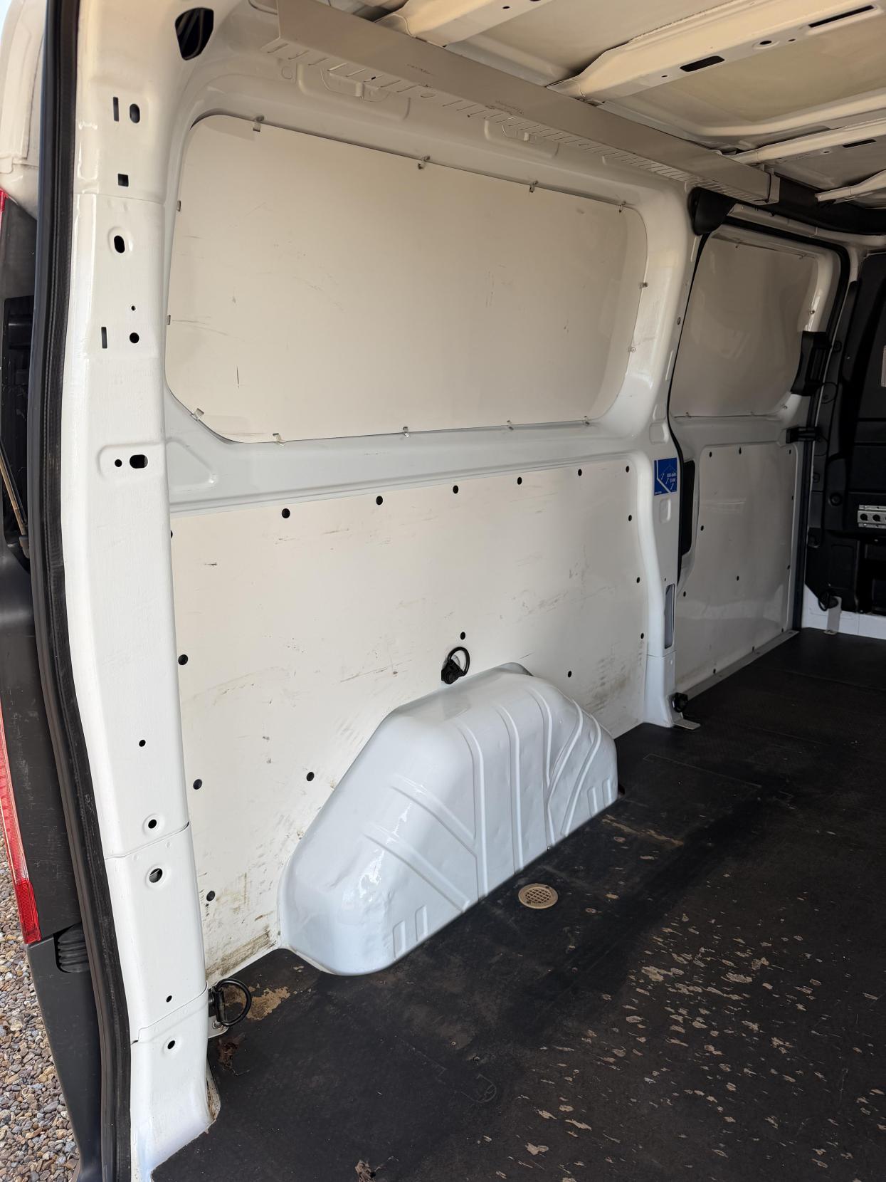 2016 Ford Transit Custom 2.2 TDCi 330 Panel Van 5dr Diesel Manual L1 H1 (192 g/km, 123 bhp) - Thumbnail 37