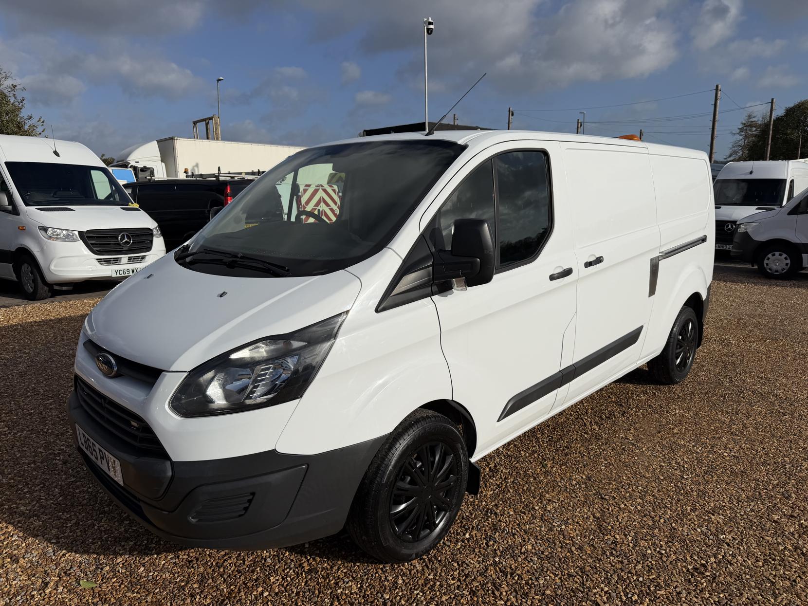 2016 Ford Transit Custom 2.2 TDCi 330 Panel Van 5dr Diesel Manual L1 H1 (192 g/km, 123 bhp) - Thumbnail 7