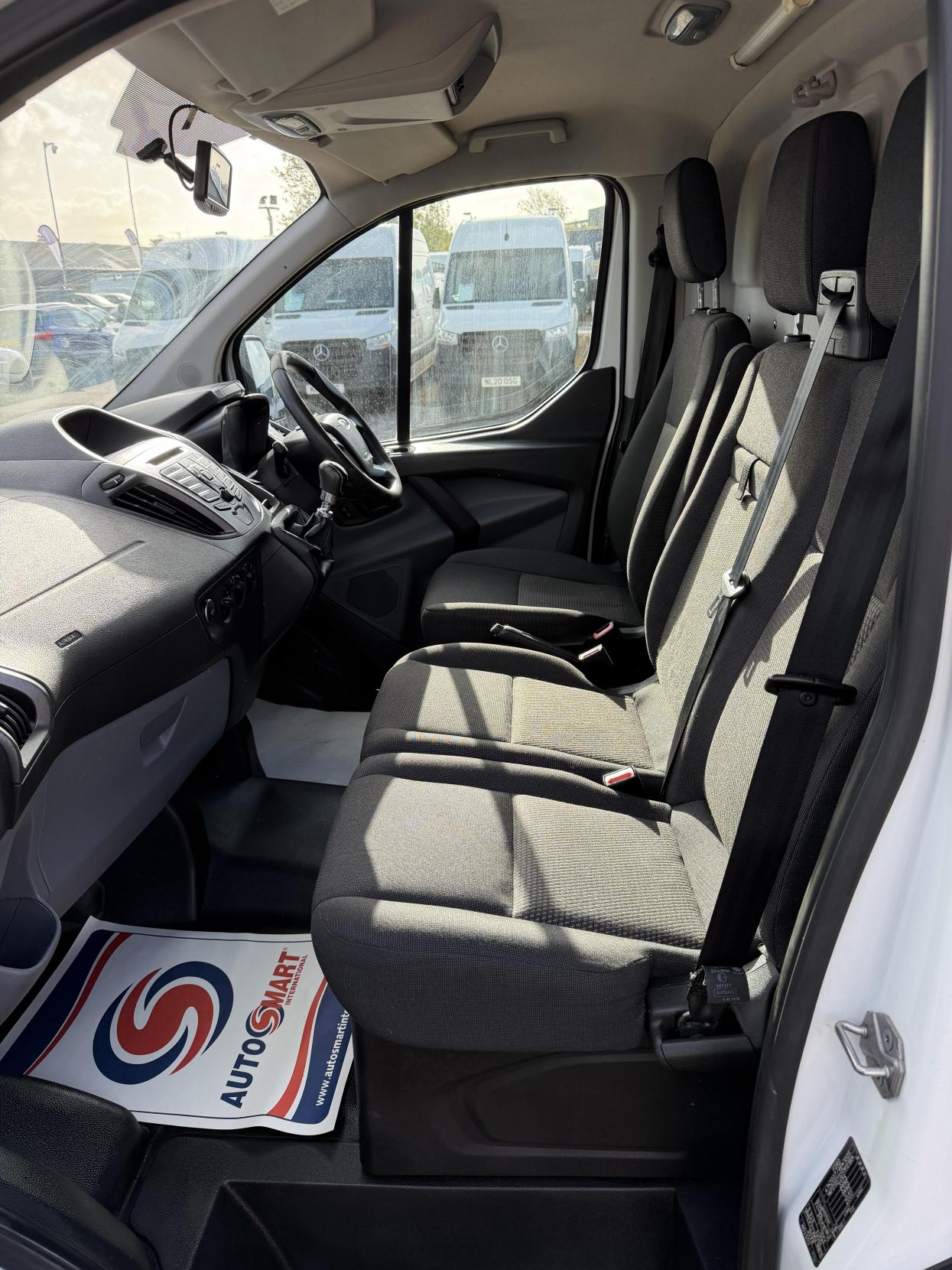 2016 Ford Transit Custom 2.2 TDCi 330 Panel Van 5dr Diesel Manual L1 H1 (192 g/km, 123 bhp) - Thumbnail 30