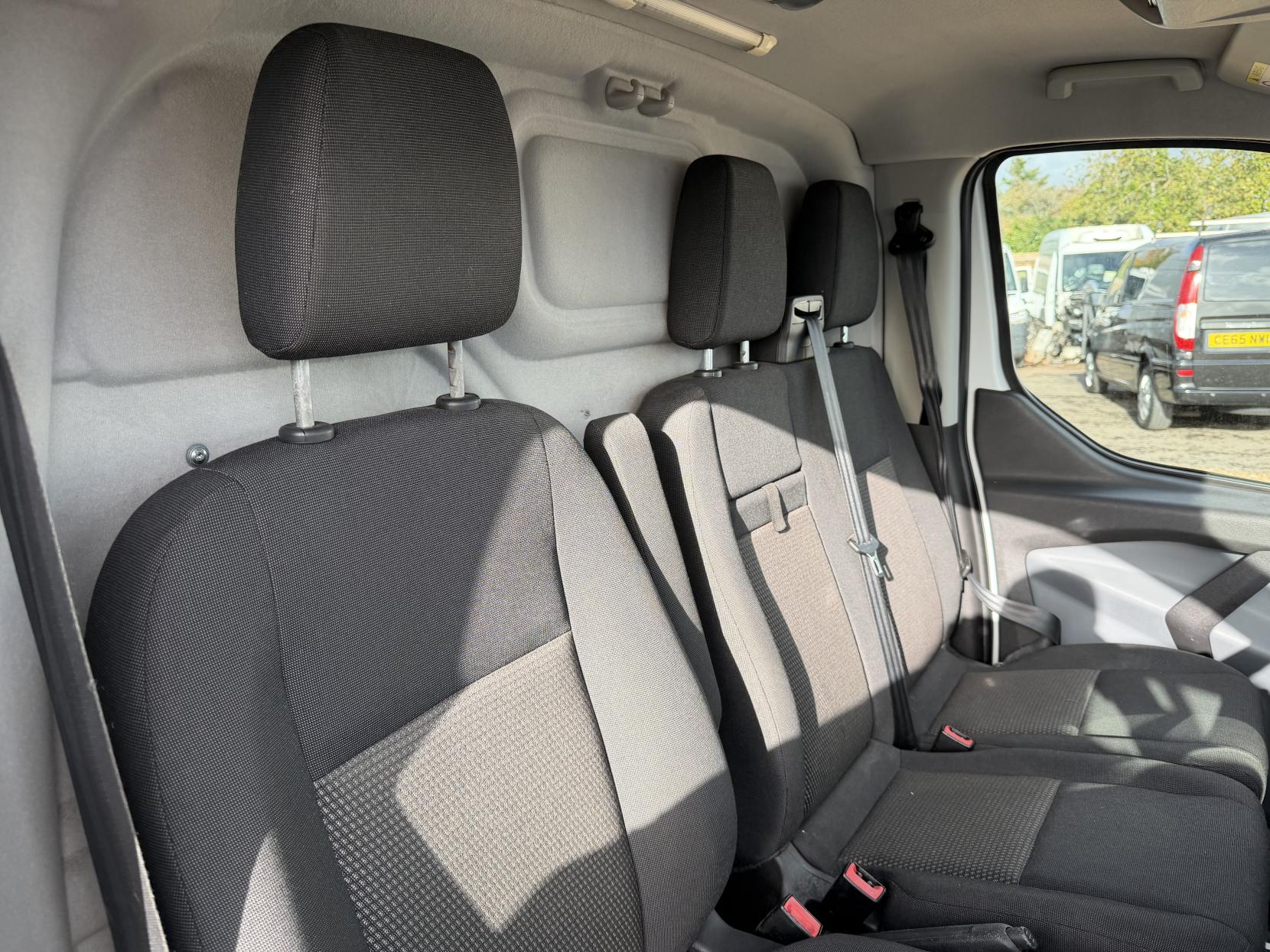 2016 Ford Transit Custom 2.2 TDCi 330 Panel Van 5dr Diesel Manual L1 H1 (192 g/km, 123 bhp) - Thumbnail 15