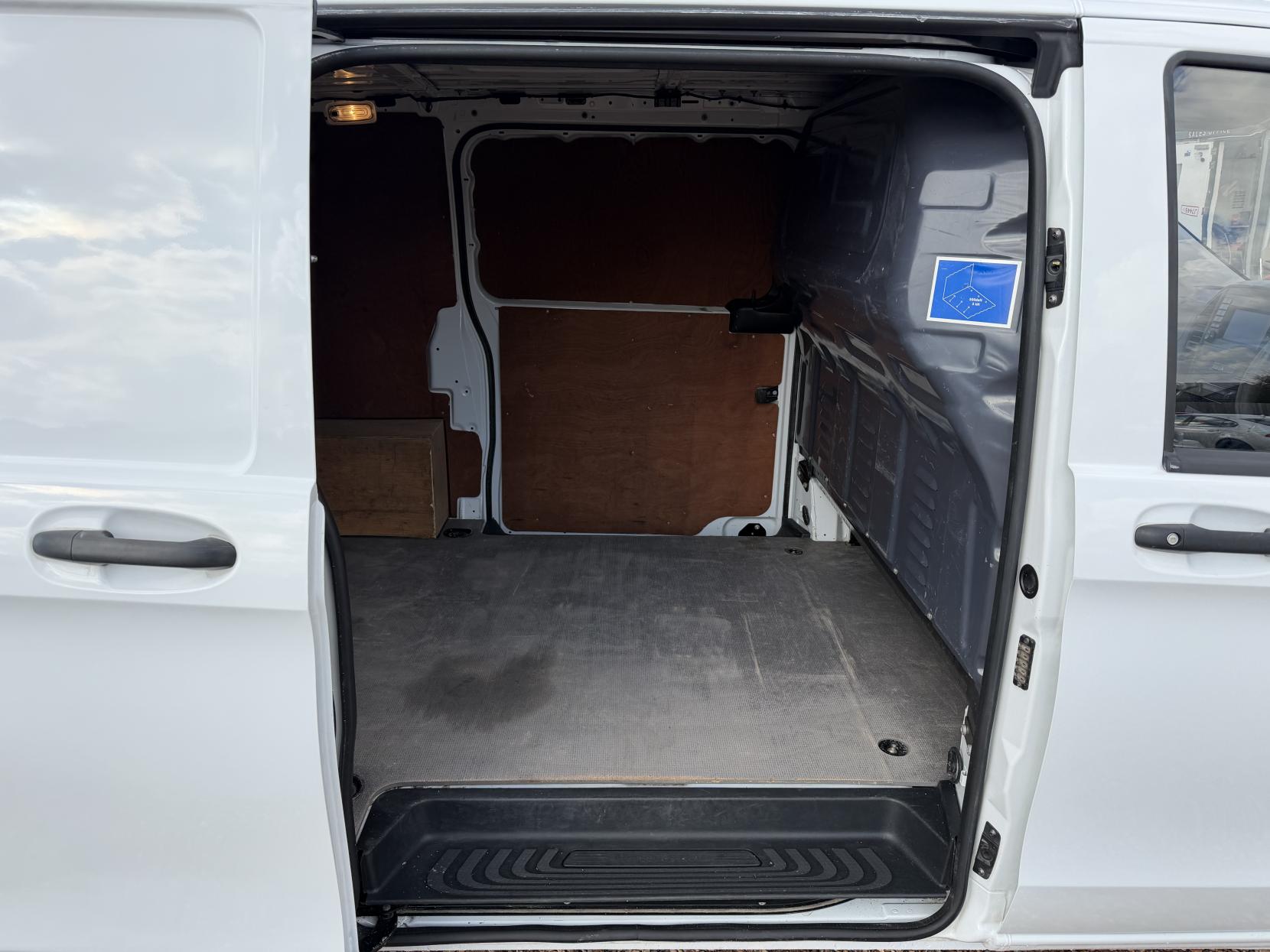 2019 Mercedes-Benz Vito 1.6 111 CDI Panel Van 6dr Diesel Manual FWD L2 Euro 6 (114 ps) - Thumbnail 34