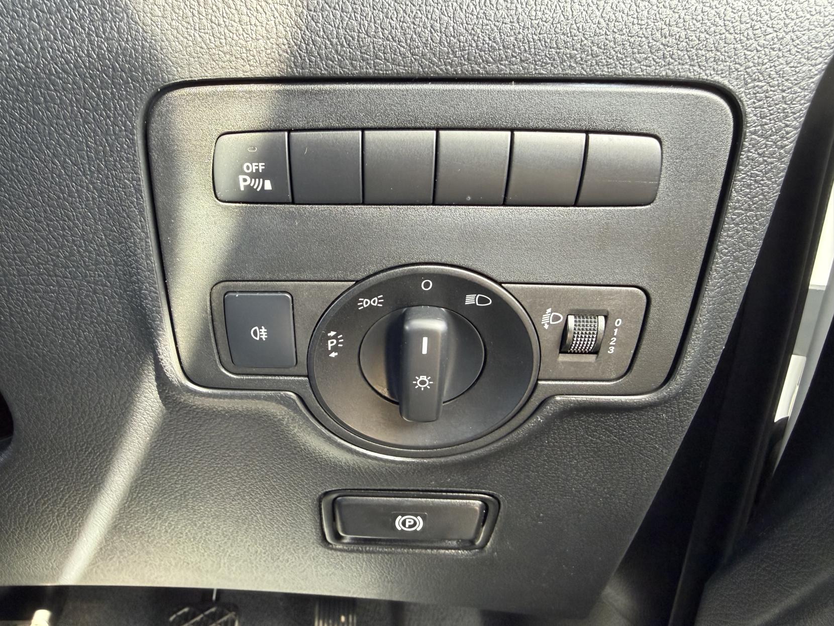 2019 Mercedes-Benz Vito 1.6 111 CDI Panel Van 6dr Diesel Manual FWD L2 Euro 6 (114 ps) - Thumbnail 22