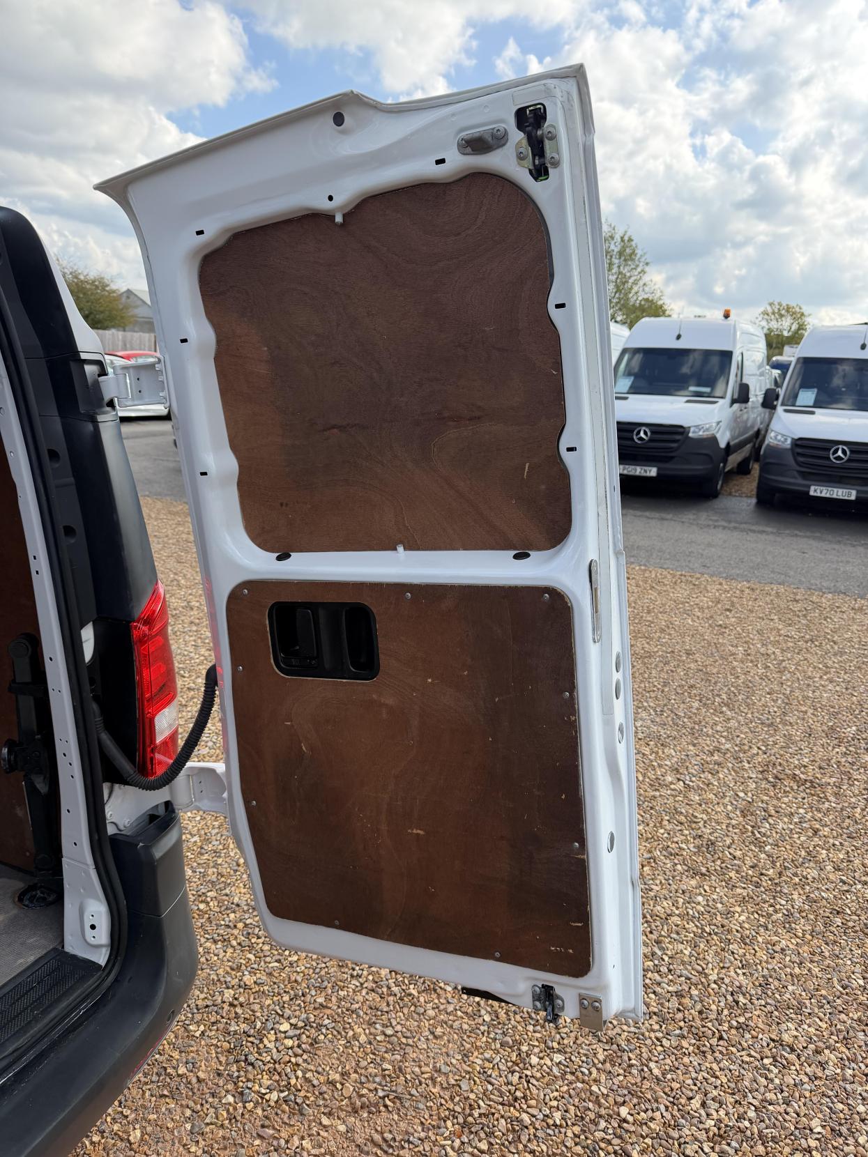2019 Mercedes-Benz Vito 1.6 111 CDI Panel Van 6dr Diesel Manual FWD L2 Euro 6 (114 ps) - Thumbnail 36