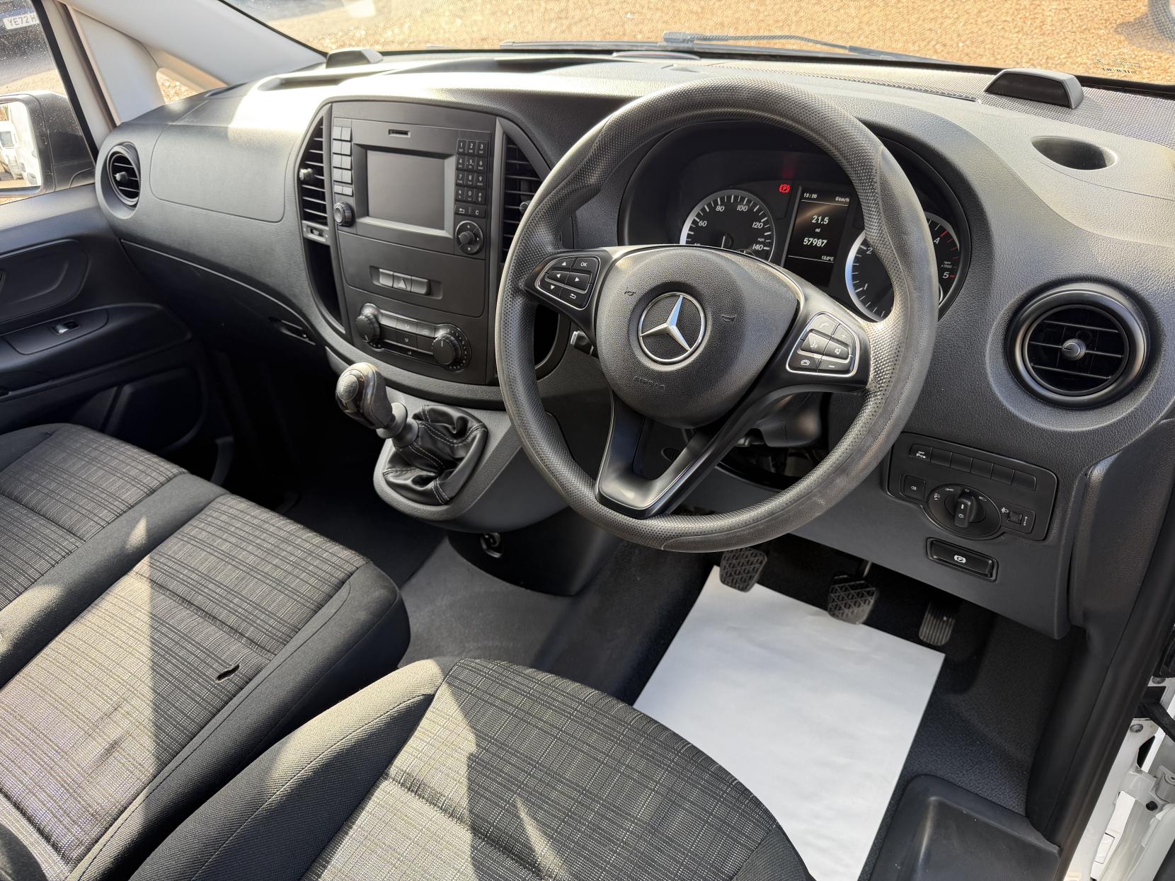 2019 Mercedes-Benz Vito 1.6 111 CDI Panel Van 6dr Diesel Manual FWD L2 Euro 6 (114 ps) - Thumbnail 2