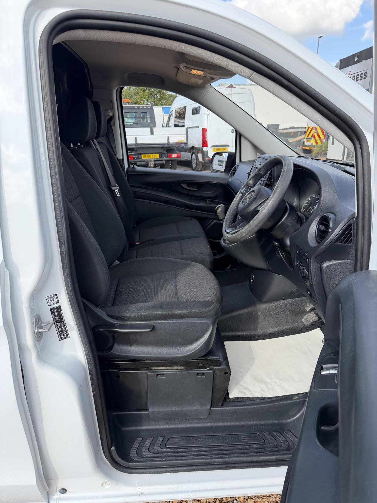 2019 Mercedes-Benz Vito 1.6 111 CDI Panel Van 6dr Diesel Manual FWD L2 Euro 6 (114 ps) - Thumbnail 14