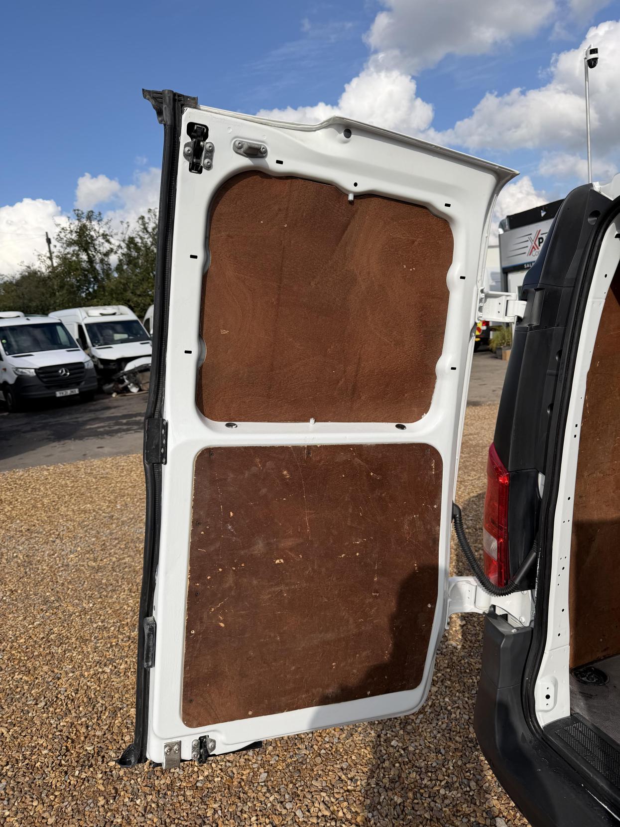 2019 Mercedes-Benz Vito 1.6 111 CDI Panel Van 6dr Diesel Manual FWD L2 Euro 6 (114 ps) - Thumbnail 39