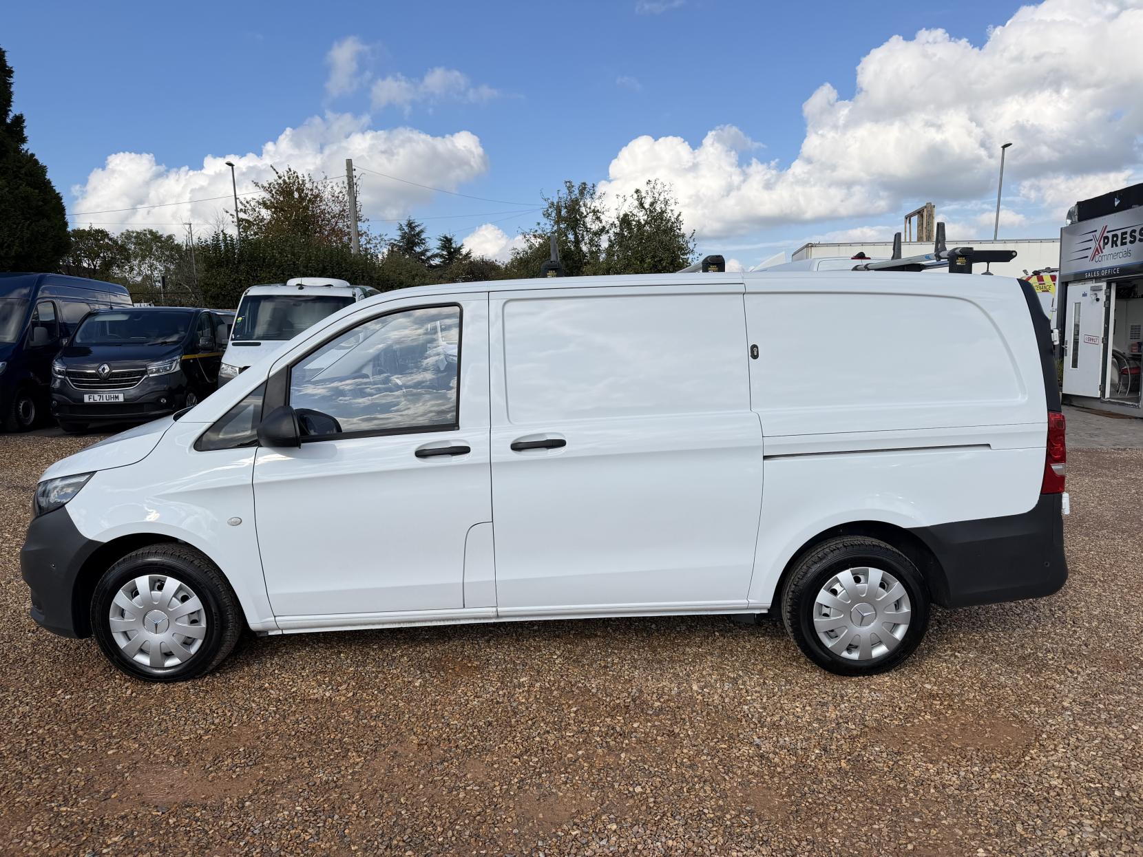 2019 Mercedes-Benz Vito 1.6 111 CDI Panel Van 6dr Diesel Manual FWD L2 Euro 6 (114 ps) - Thumbnail 8