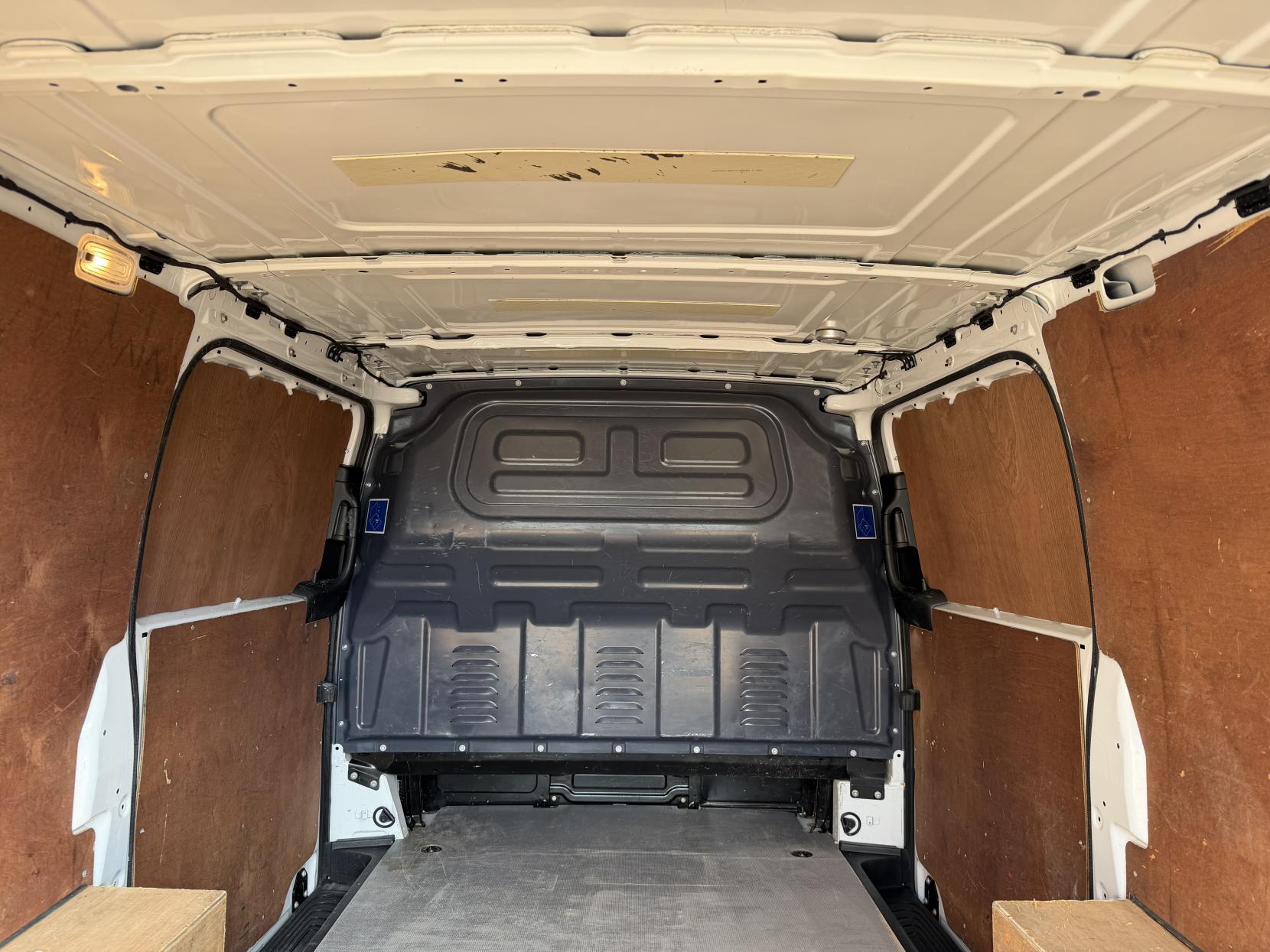 2019 Mercedes-Benz Vito 1.6 111 CDI Panel Van 6dr Diesel Manual FWD L2 Euro 6 (114 ps) - Thumbnail 24