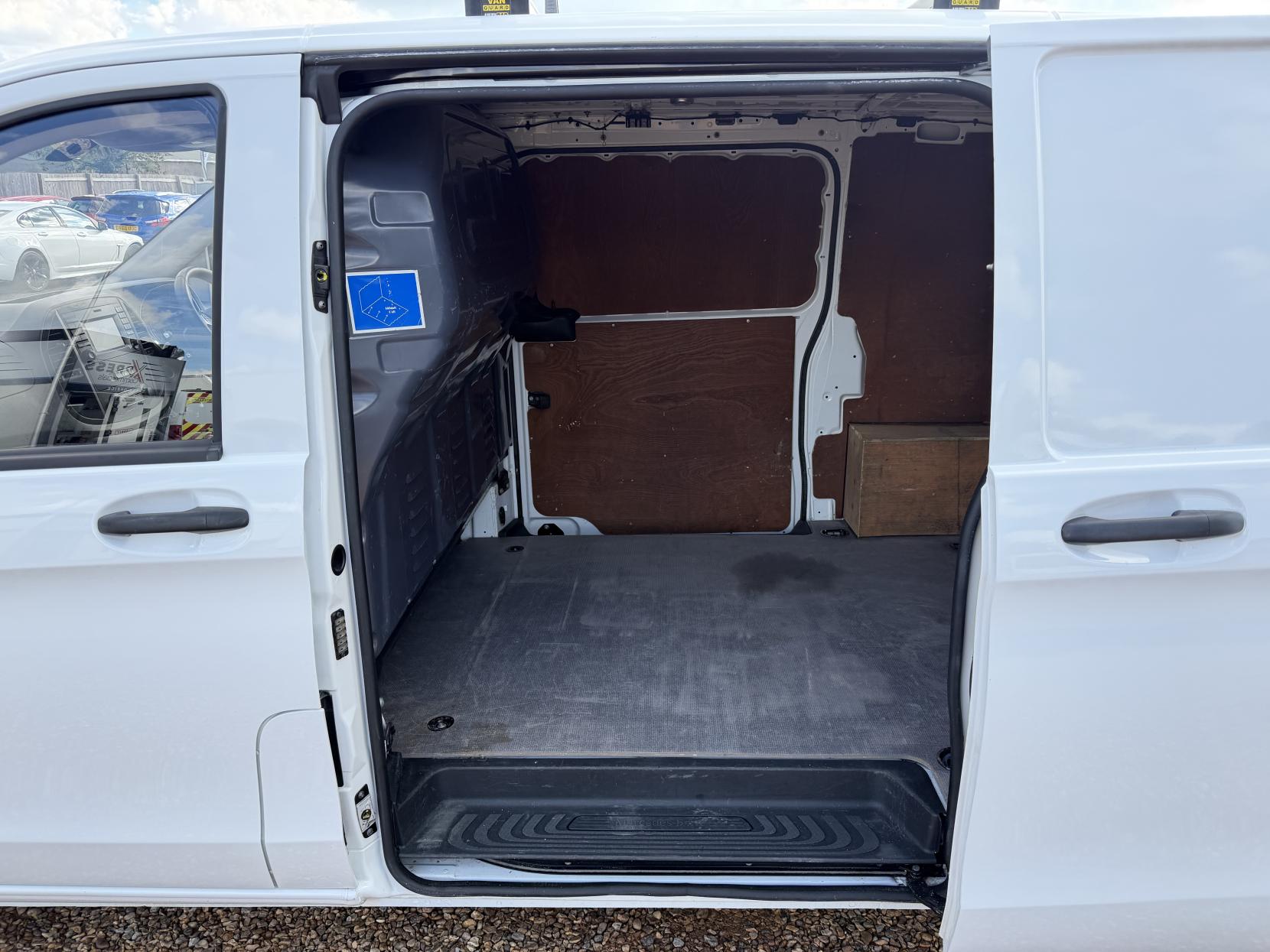 2019 Mercedes-Benz Vito 1.6 111 CDI Panel Van 6dr Diesel Manual FWD L2 Euro 6 (114 ps) - Thumbnail 33