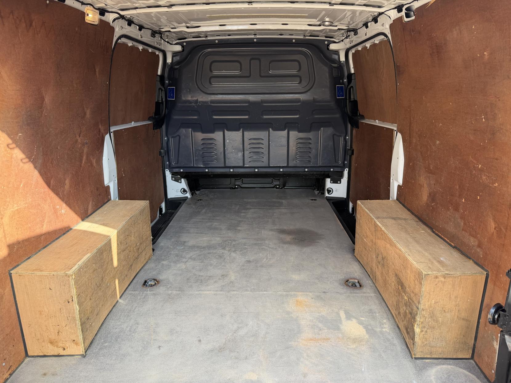 2019 Mercedes-Benz Vito 1.6 111 CDI Panel Van 6dr Diesel Manual FWD L2 Euro 6 (114 ps) - Thumbnail 3