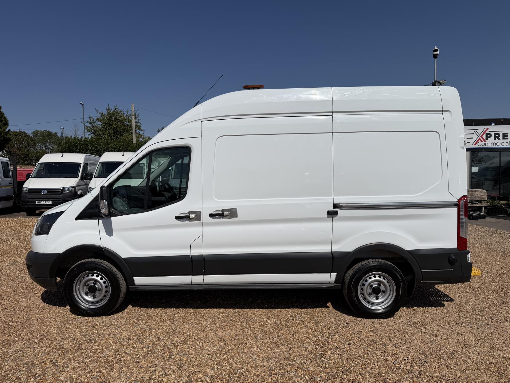 2018 Ford Transit 2.0 350 EcoBlue Panel Van 5dr Diesel Manual RWD L2 H3 Euro 6 (170 ps) - Thumbnail 4