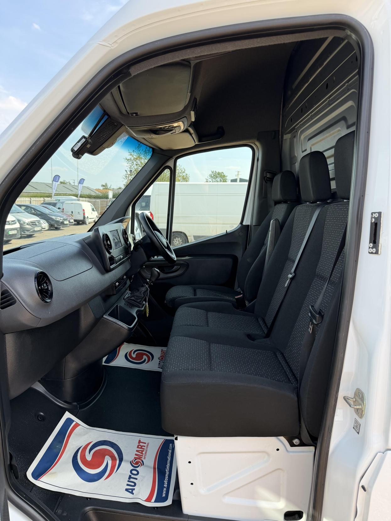 2020 Mercedes-Benz Sprinter 2.1 314 CDI Premium Panel Van 5dr Diesel Manual FWD L2 H2 Euro 6 (s/s) (143 ps) - Thumbnail 31